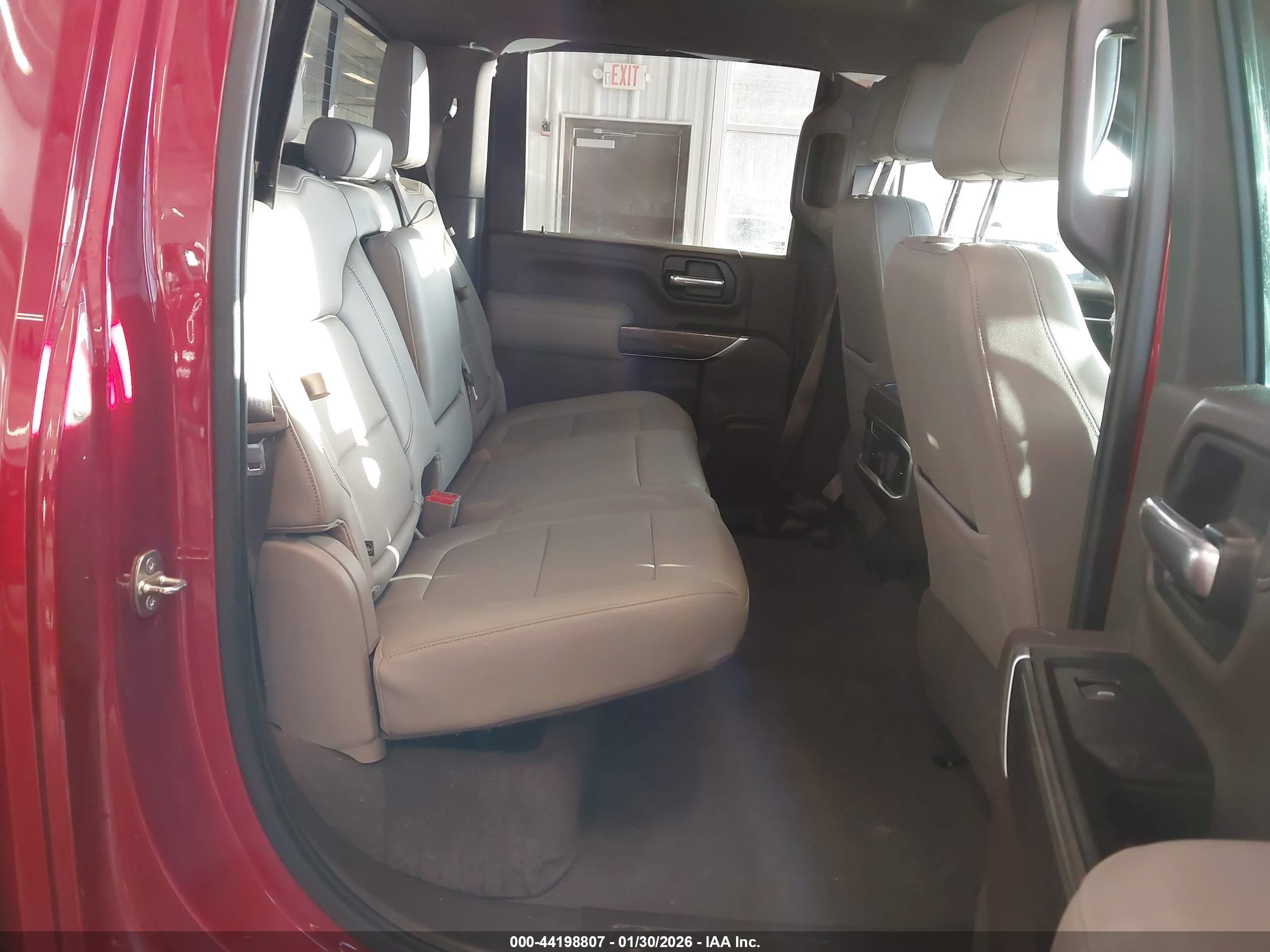 CHEVROLET SILVERADO image 8