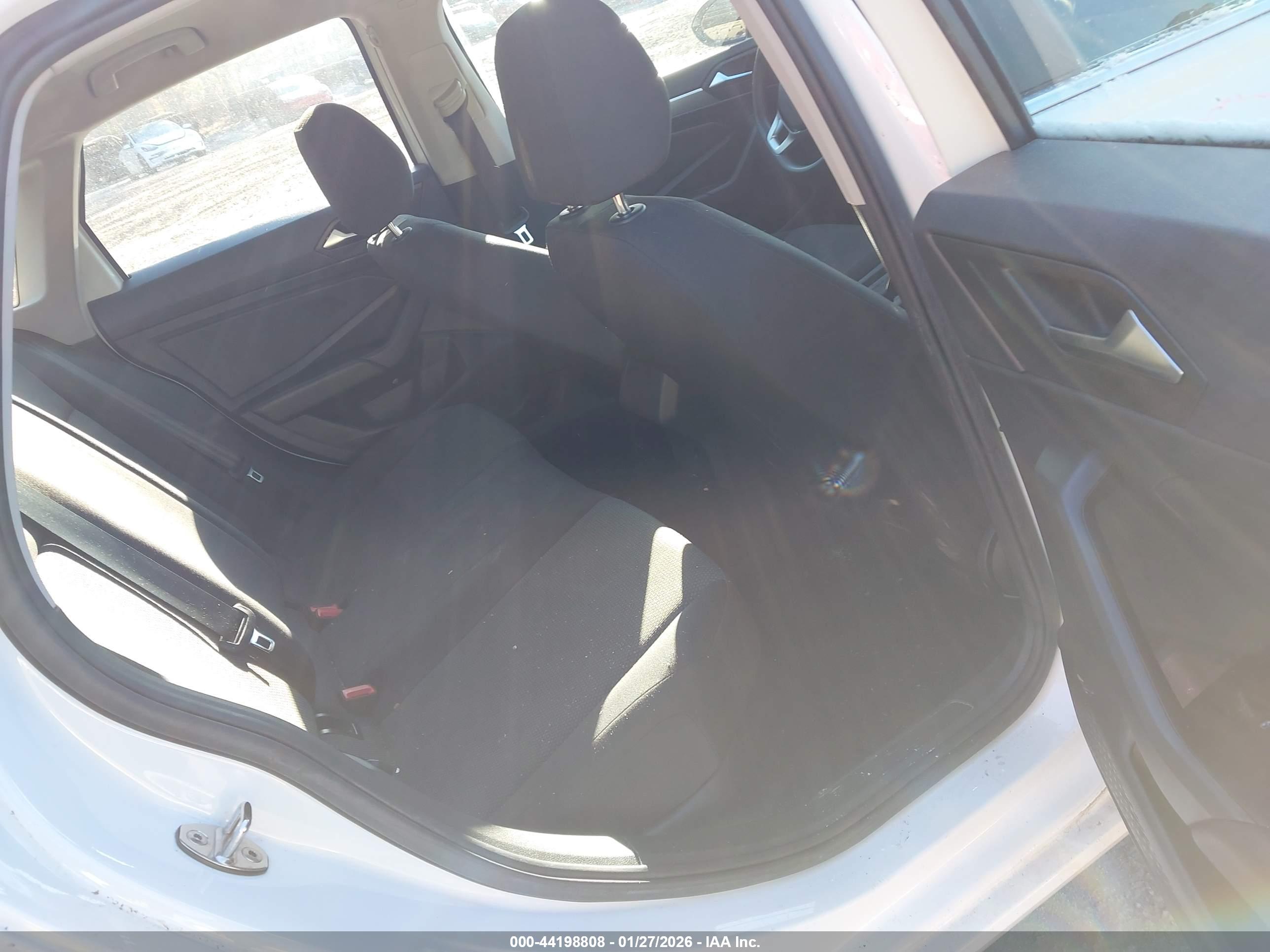 VOLKSWAGEN JETTA image 8
