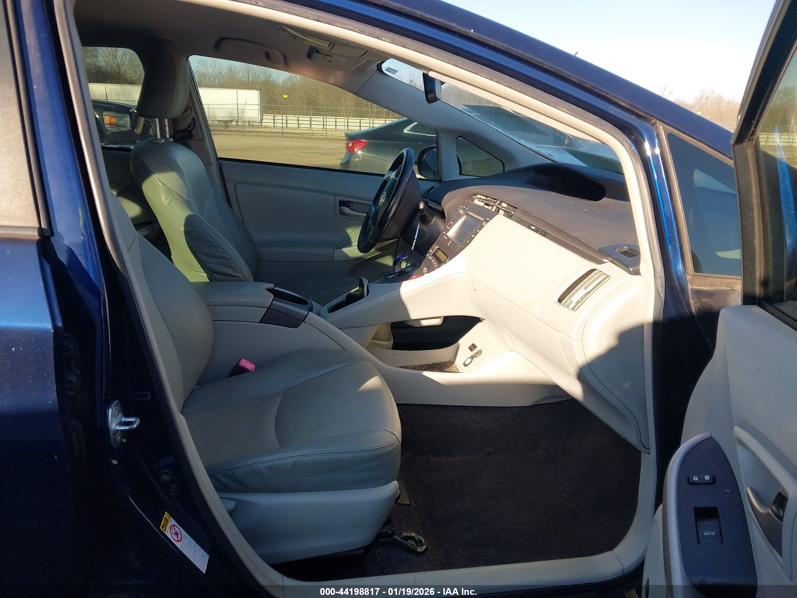 TOYOTA PRIUS image 5