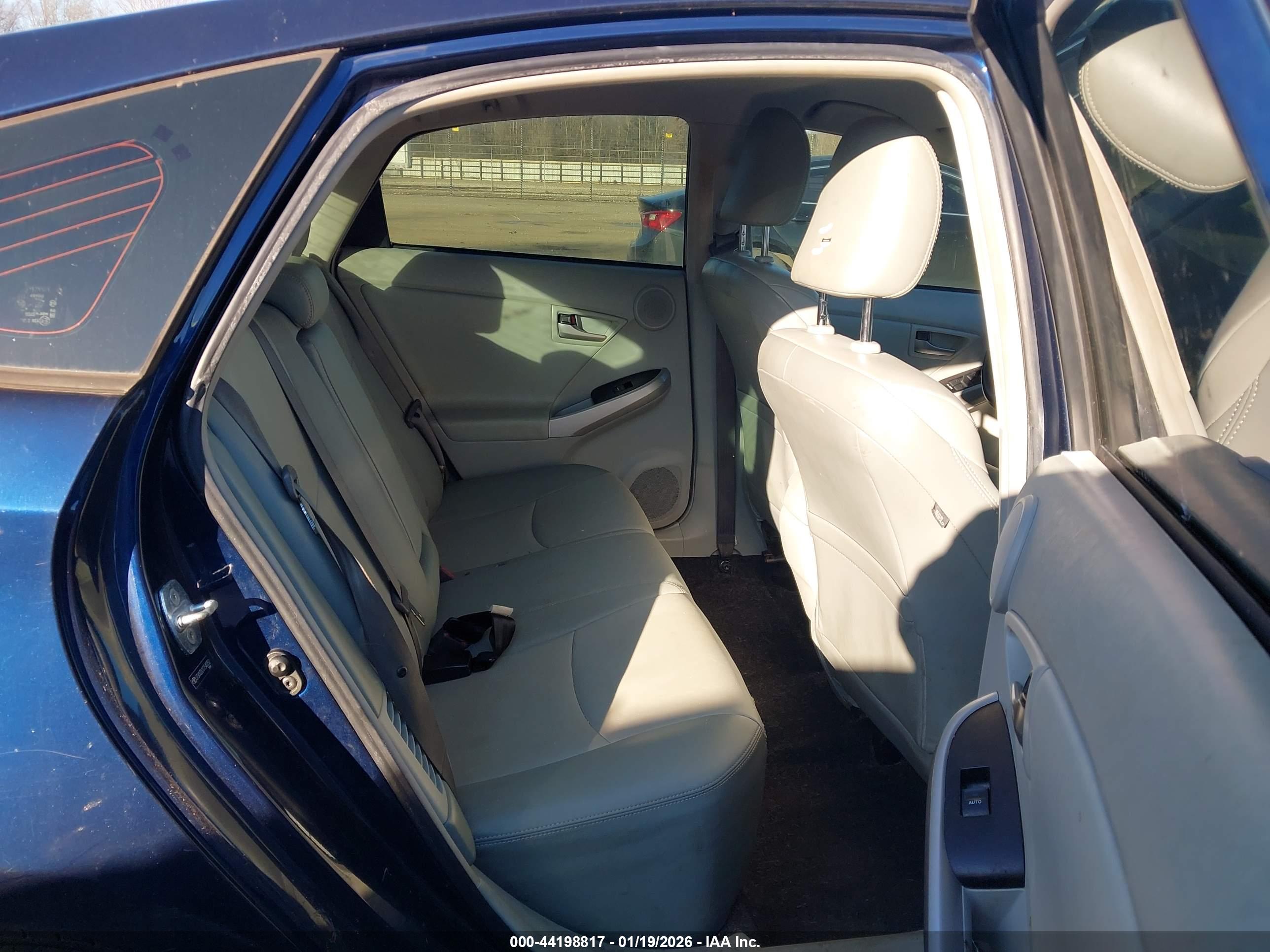 TOYOTA PRIUS image 8