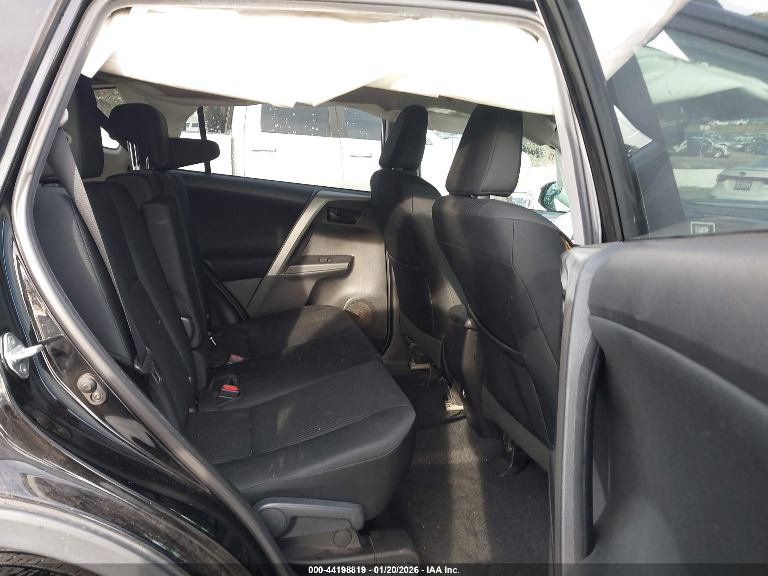 TOYOTA RAV4 image 8