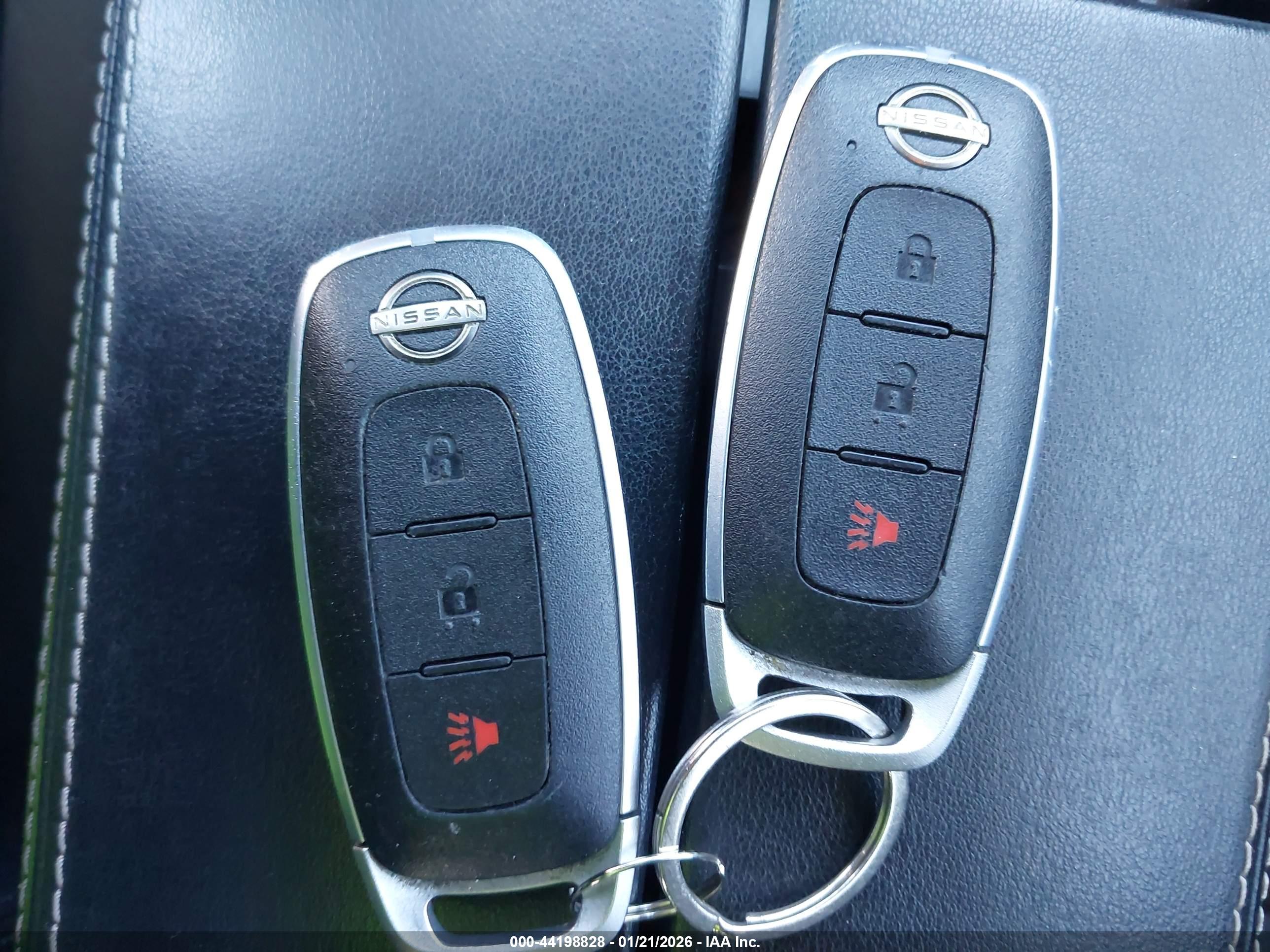 NISSAN ROGUE image 11