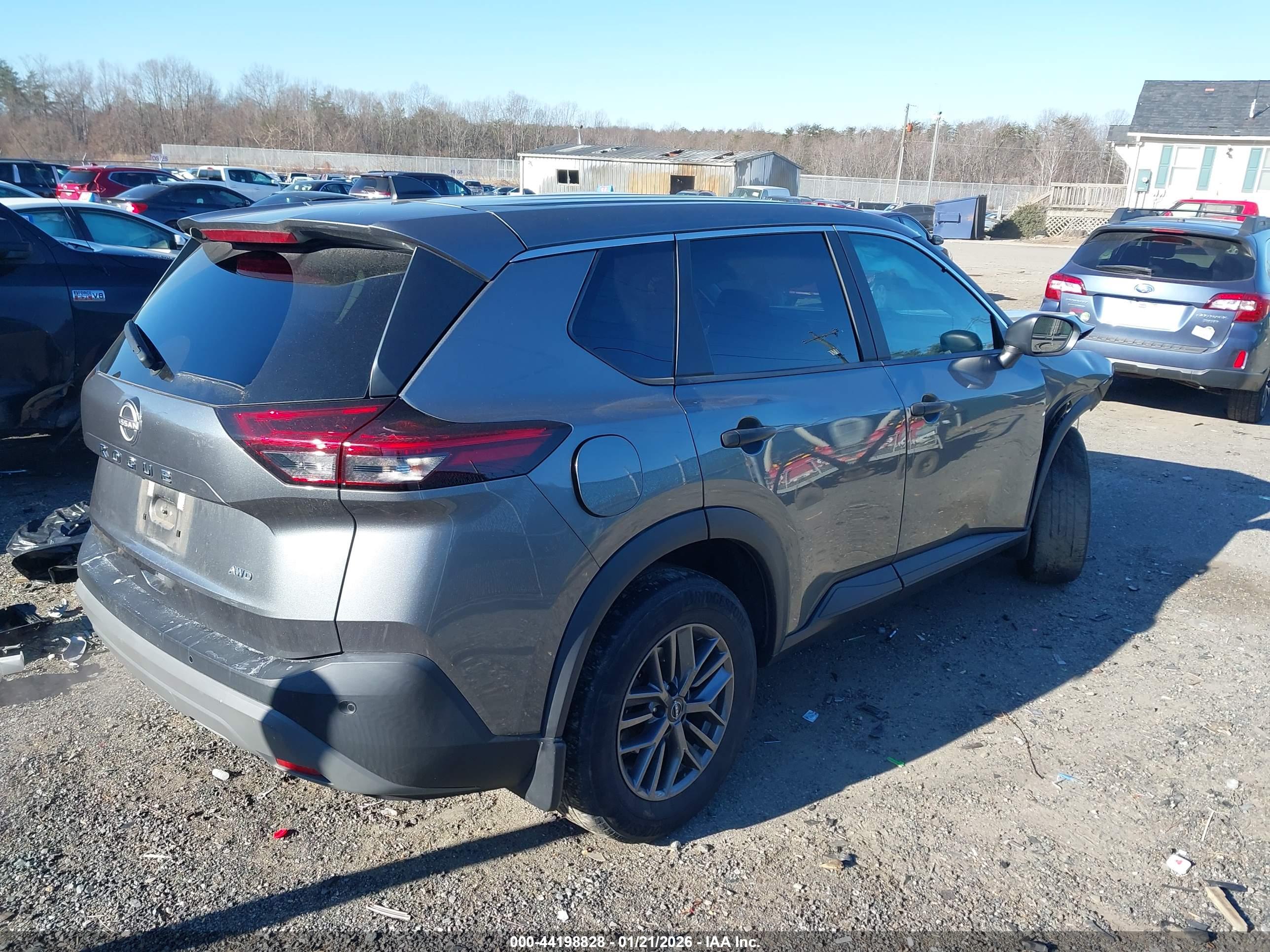 NISSAN ROGUE image 4