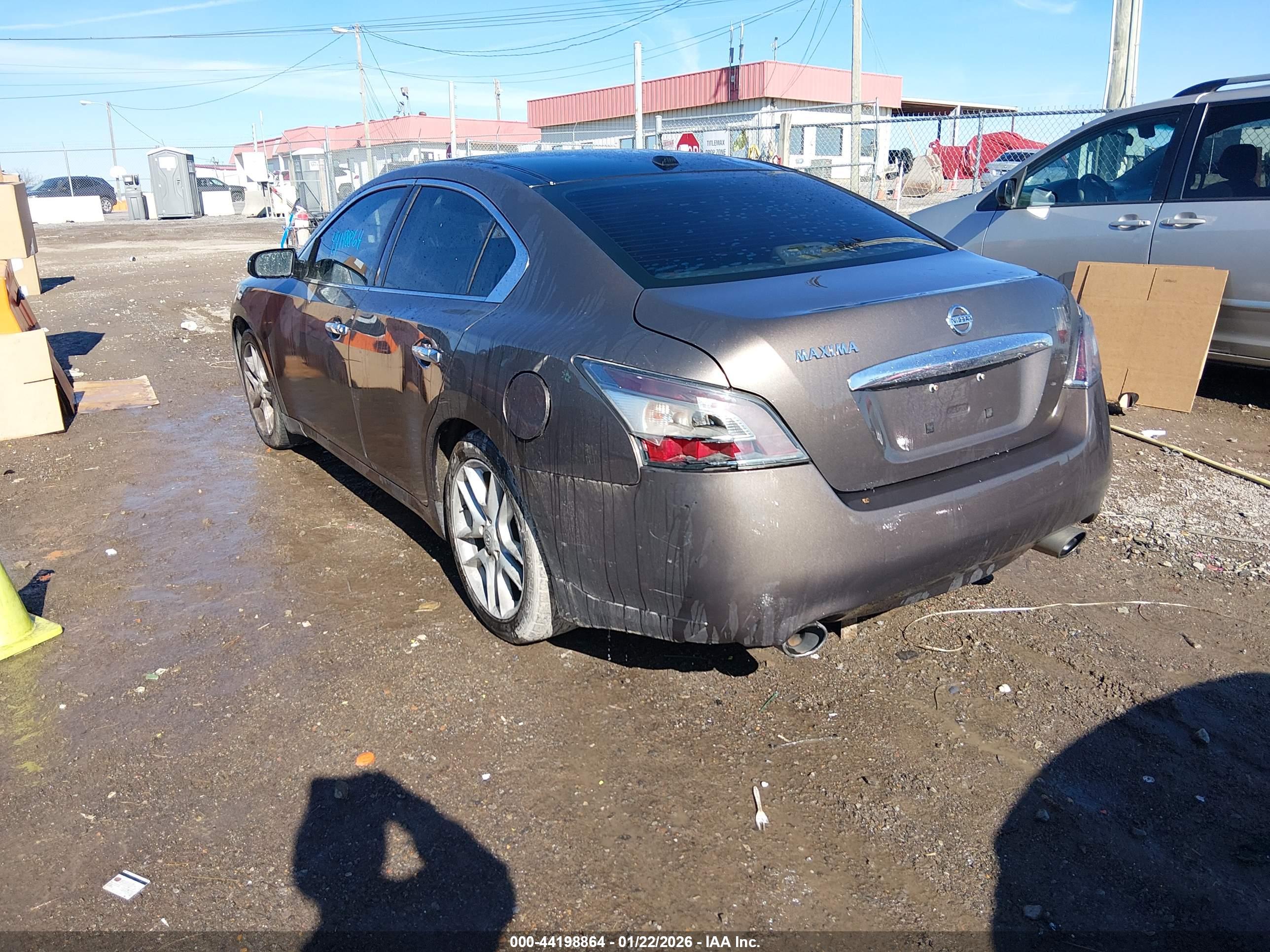 NISSAN MAXIMA image 3