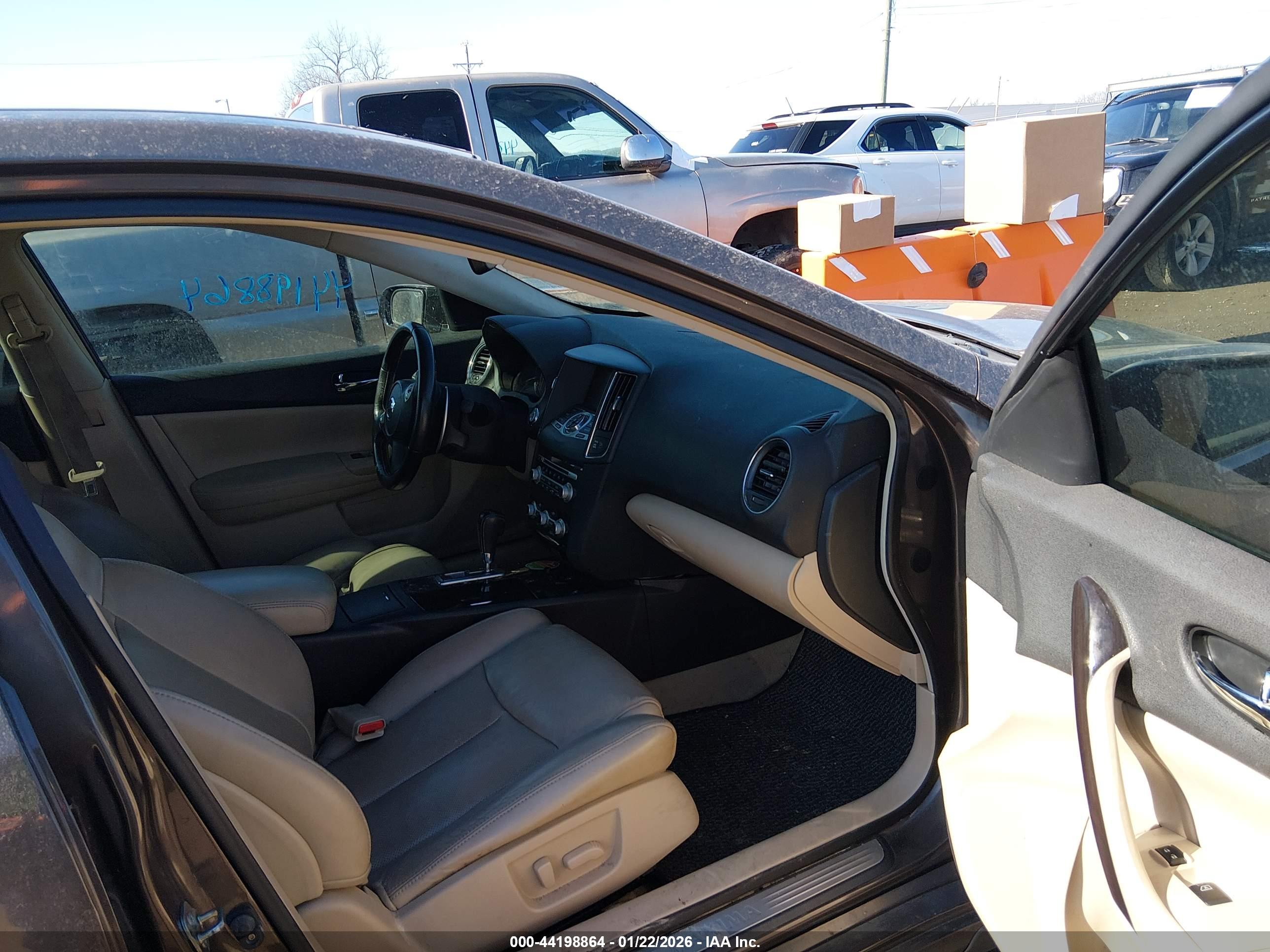 NISSAN MAXIMA image 5