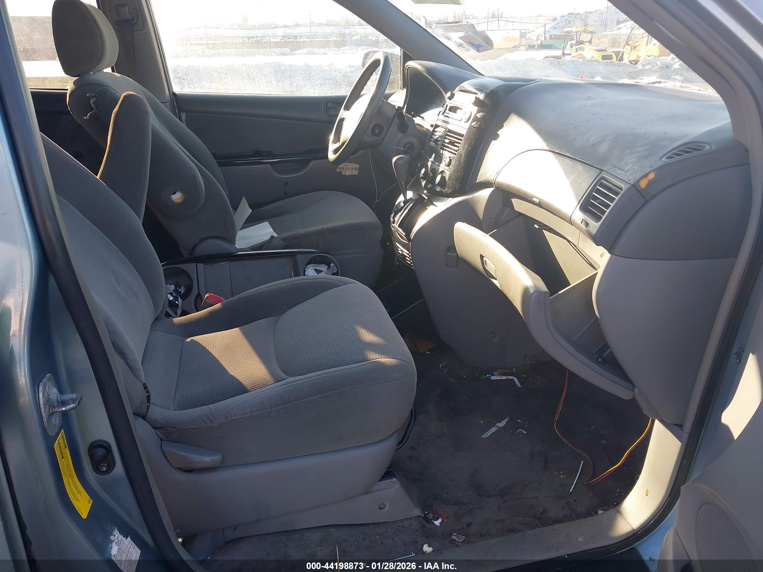 TOYOTA SIENNA image 5