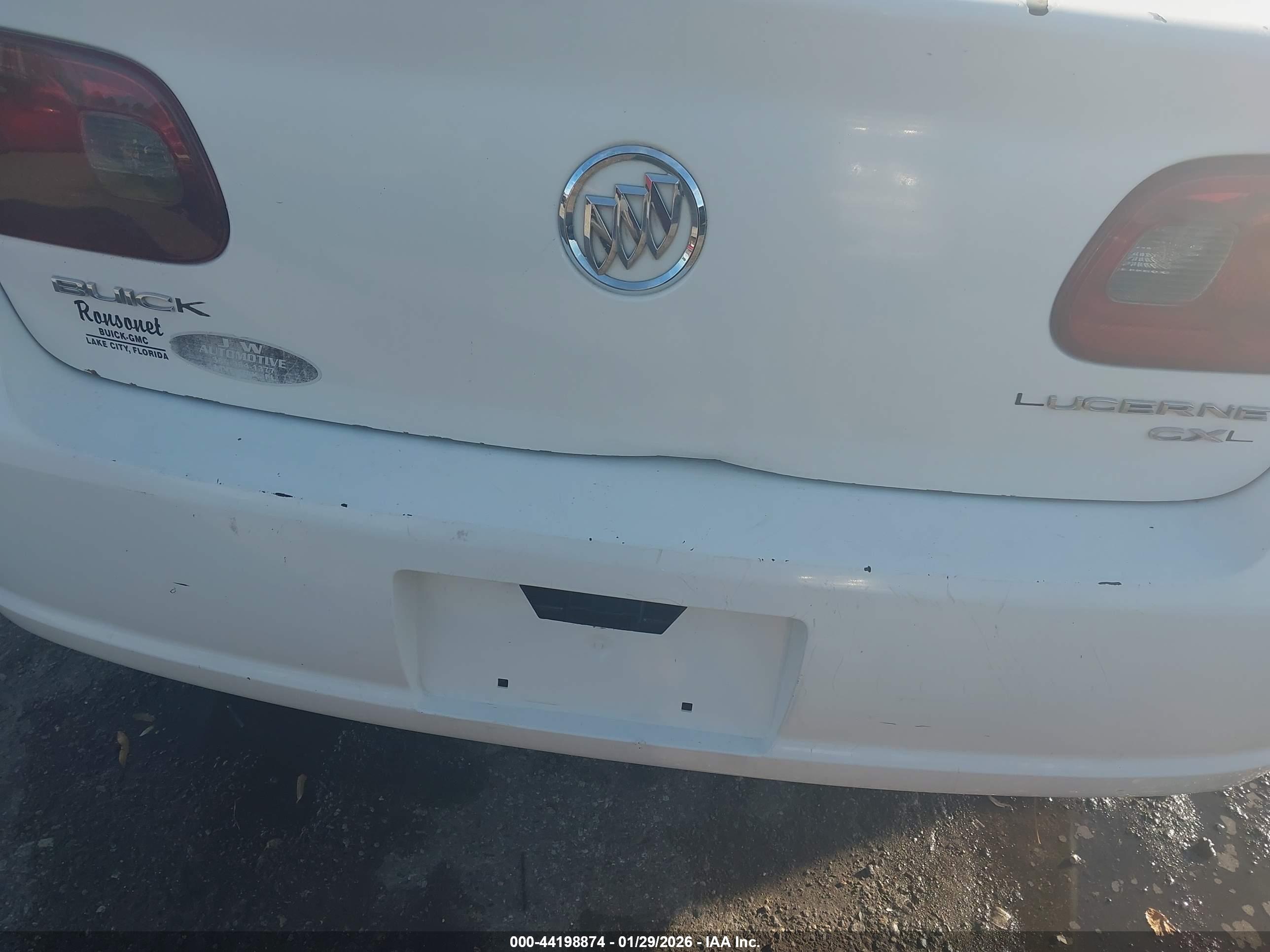 BUICK LUCERNE image 6