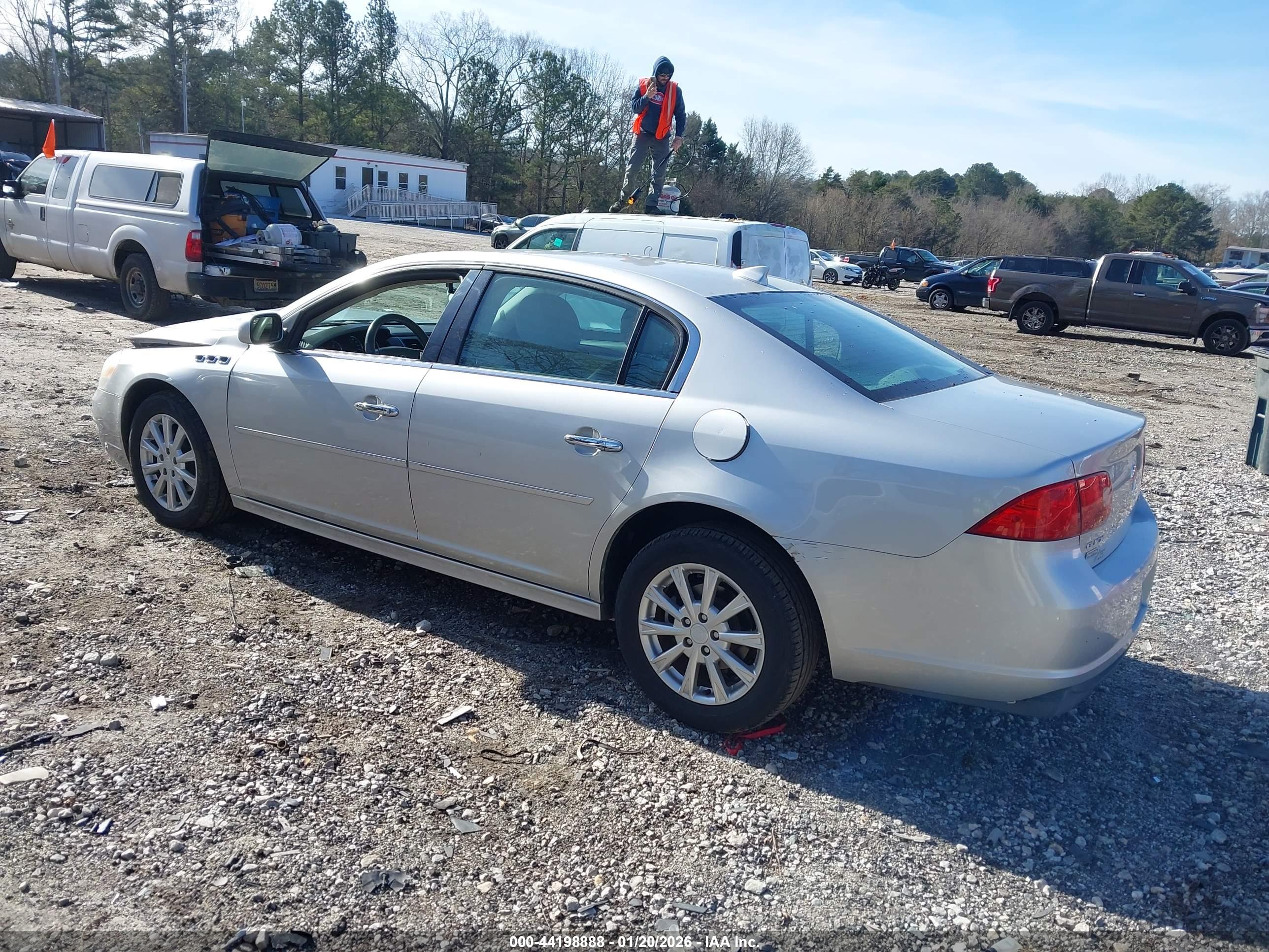 BUICK LUCERNE image 3