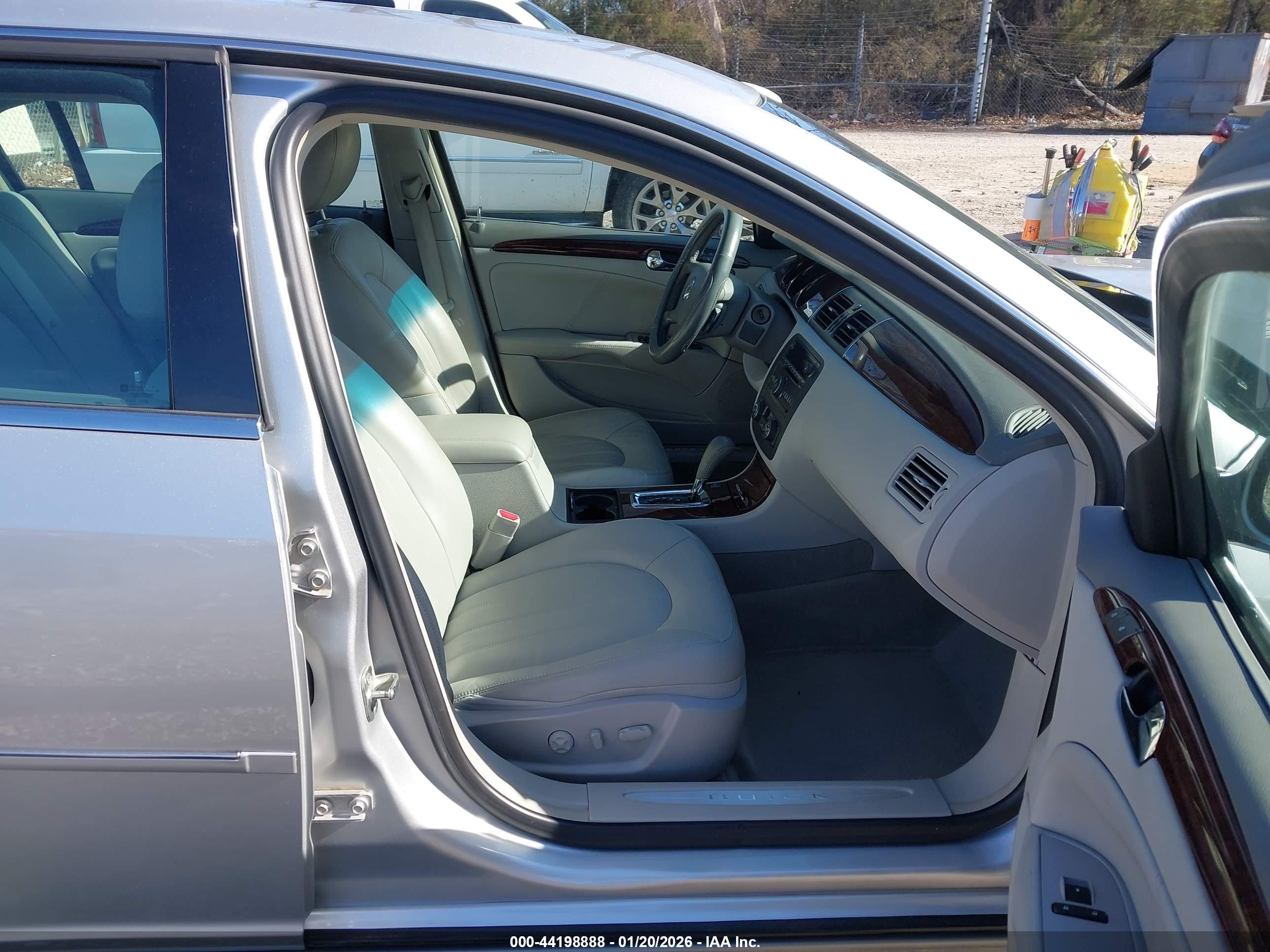 BUICK LUCERNE image 5