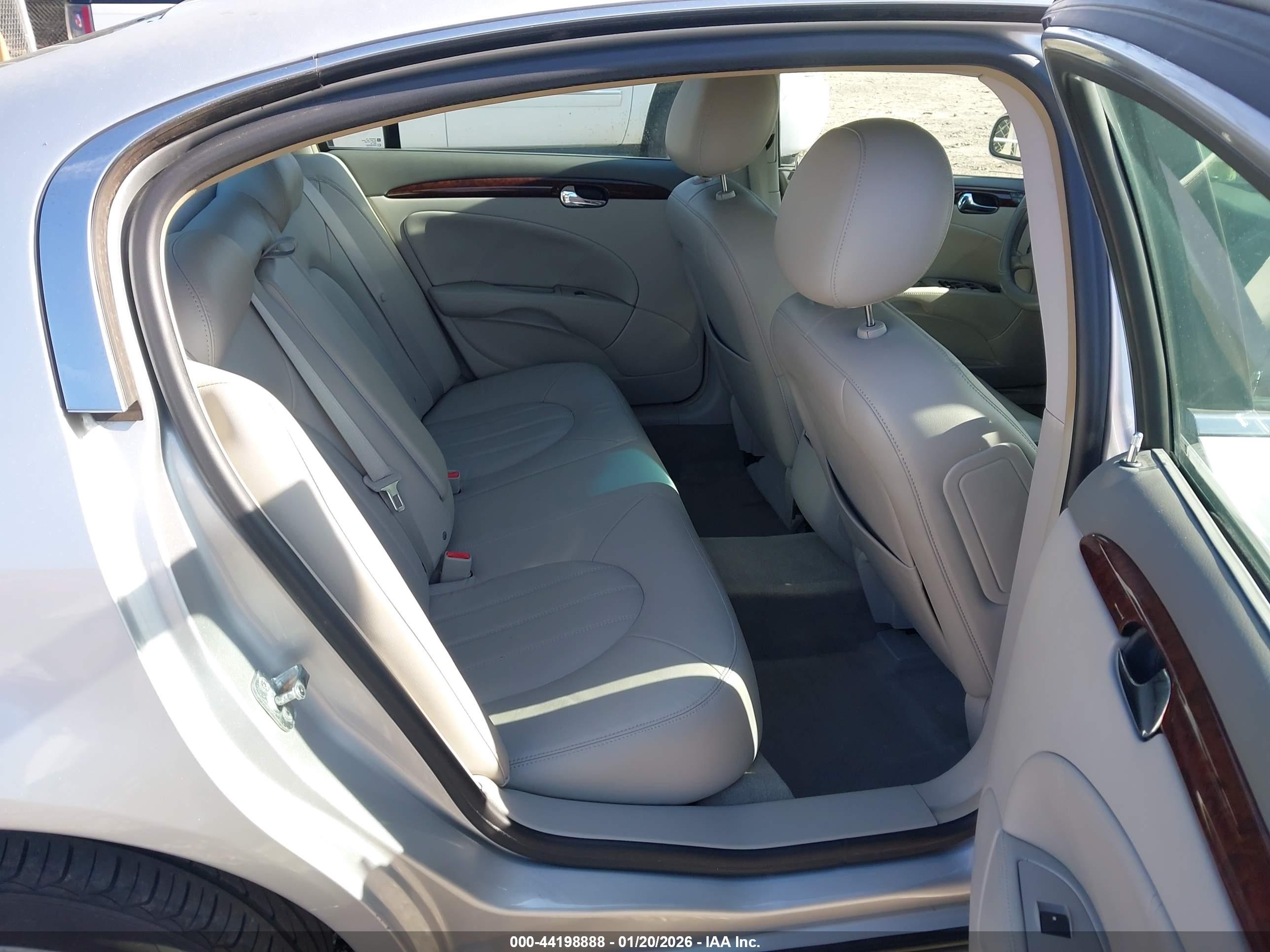 BUICK LUCERNE image 8