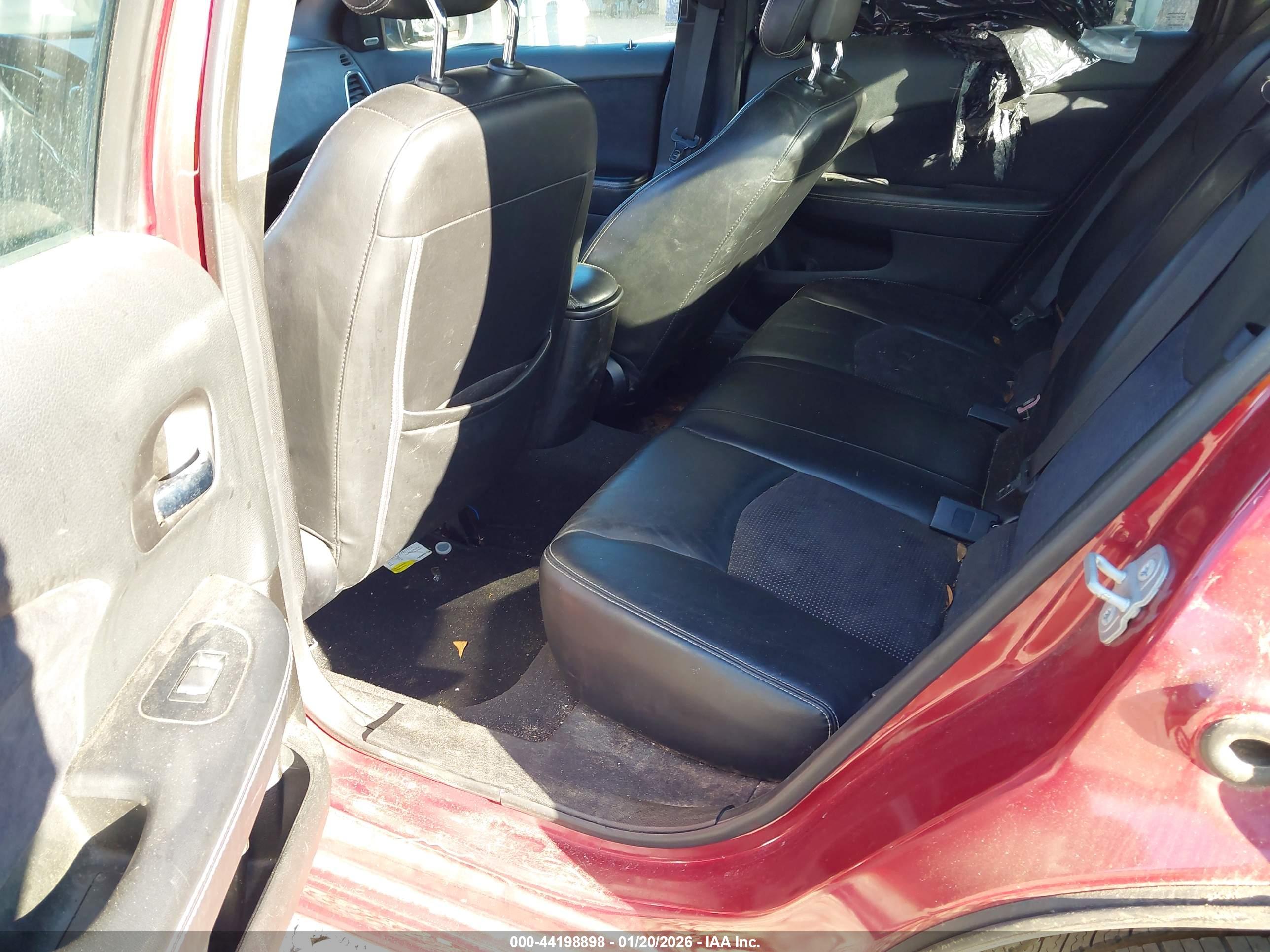CHRYSLER 200 image 8