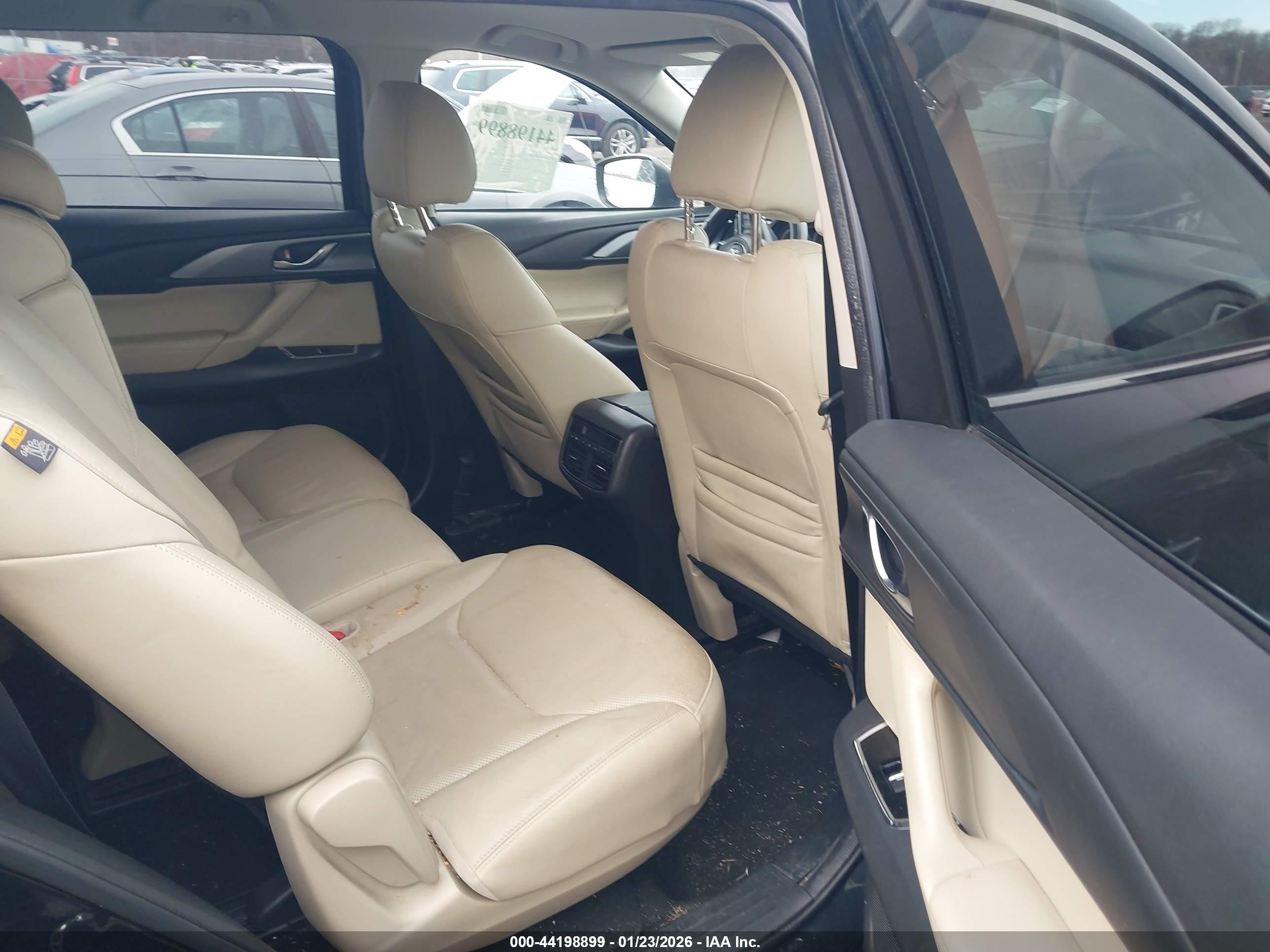 MAZDA CX-9 image 8