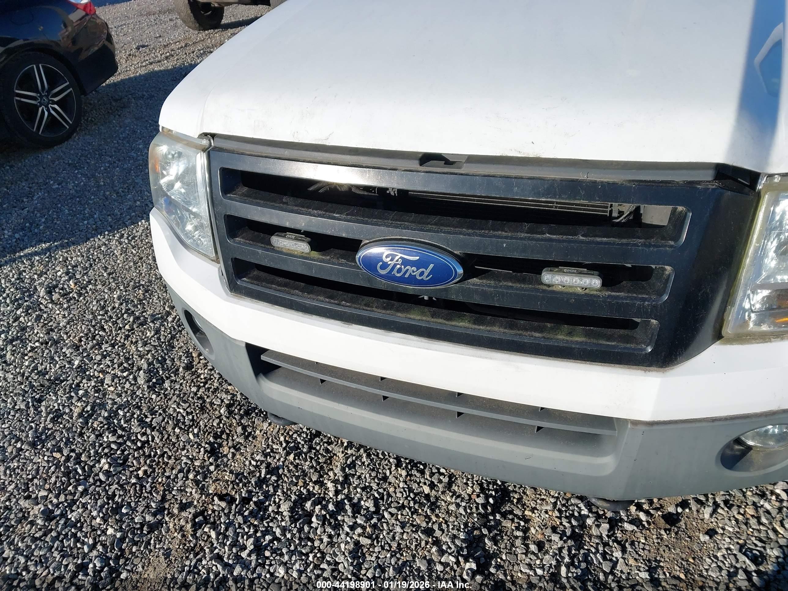 FORD EXPEDITION image 6