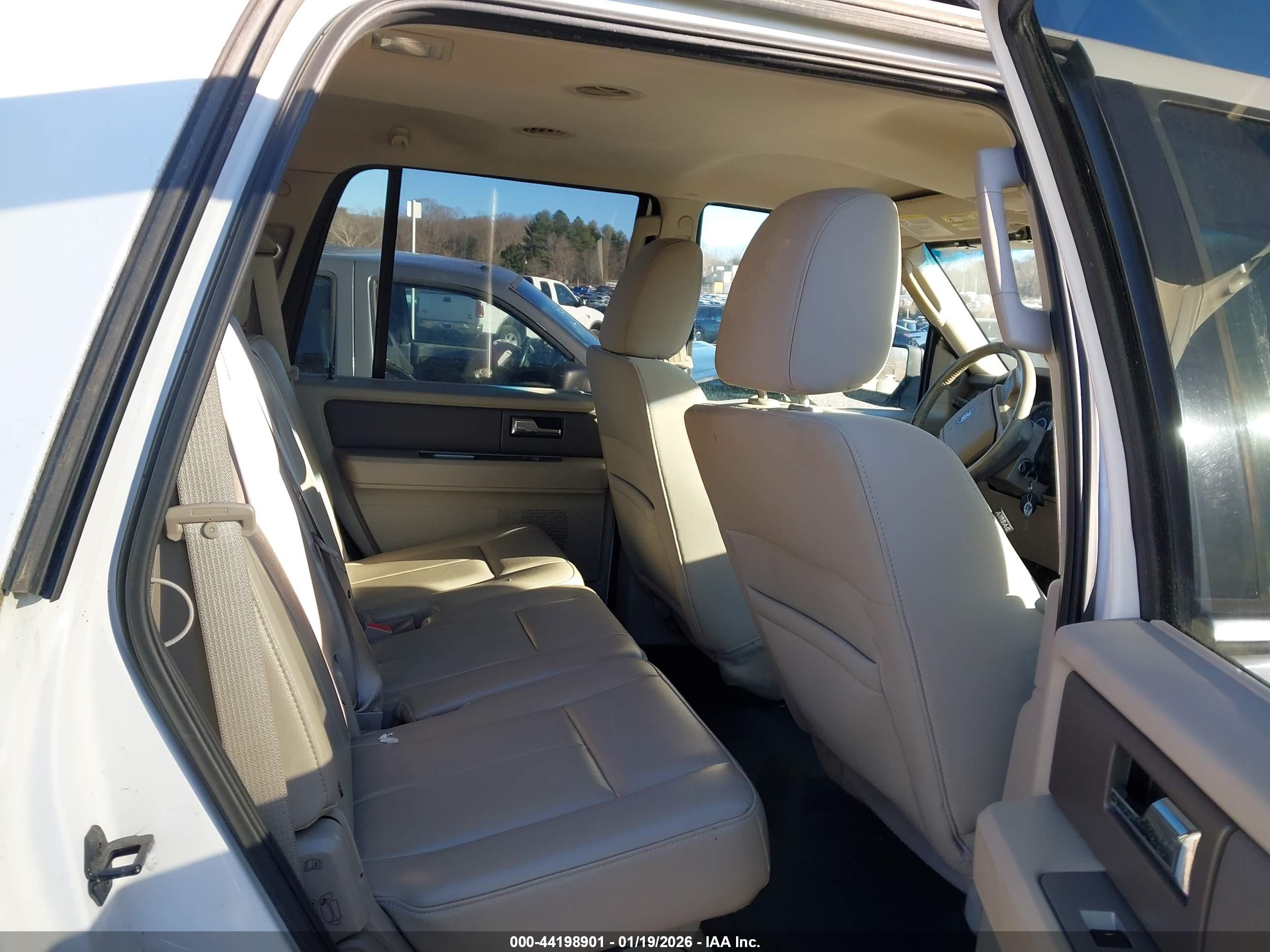 FORD EXPEDITION image 8