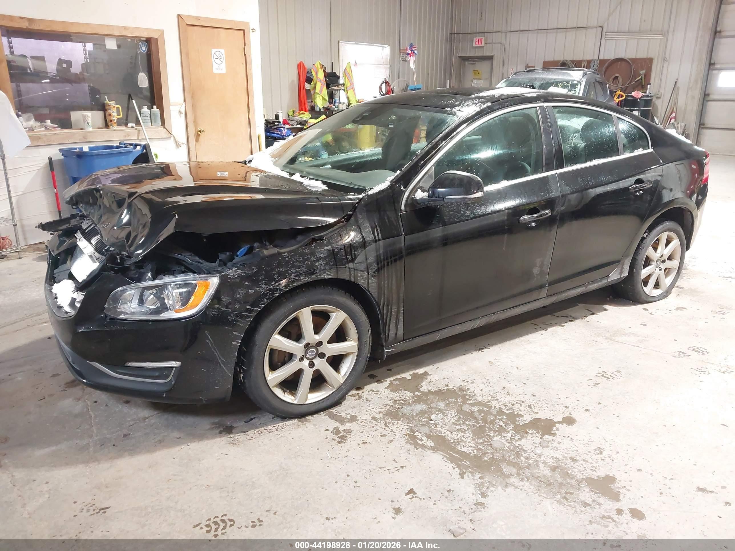 VOLVO S60 image 2