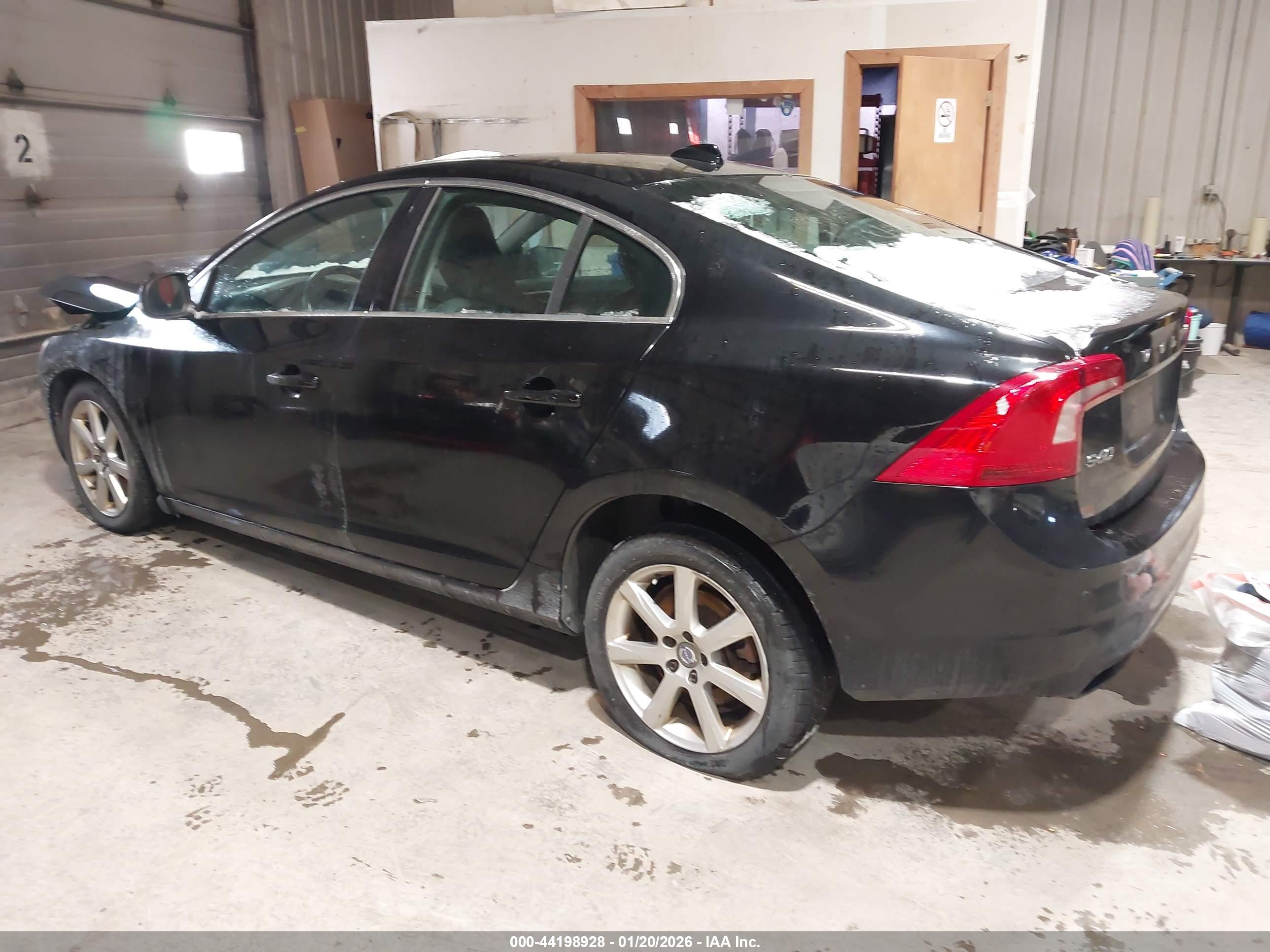 VOLVO S60 image 3