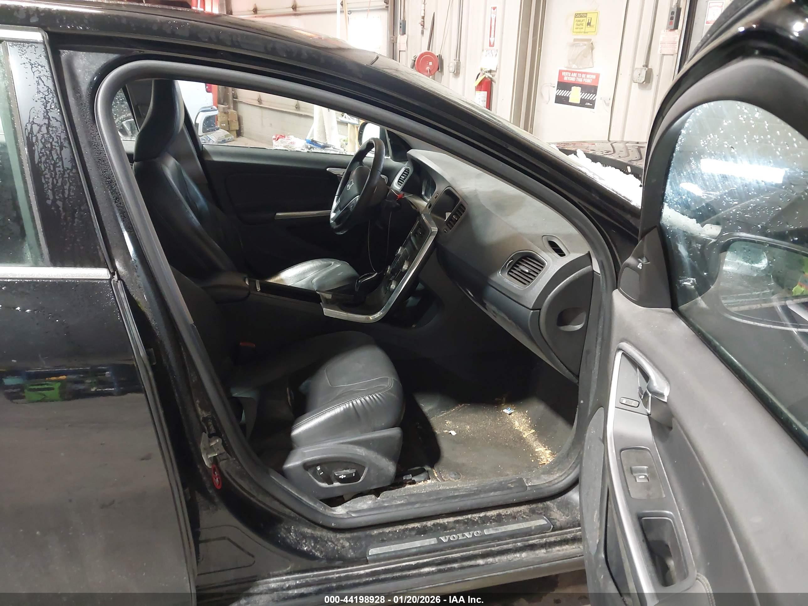 VOLVO S60 image 5