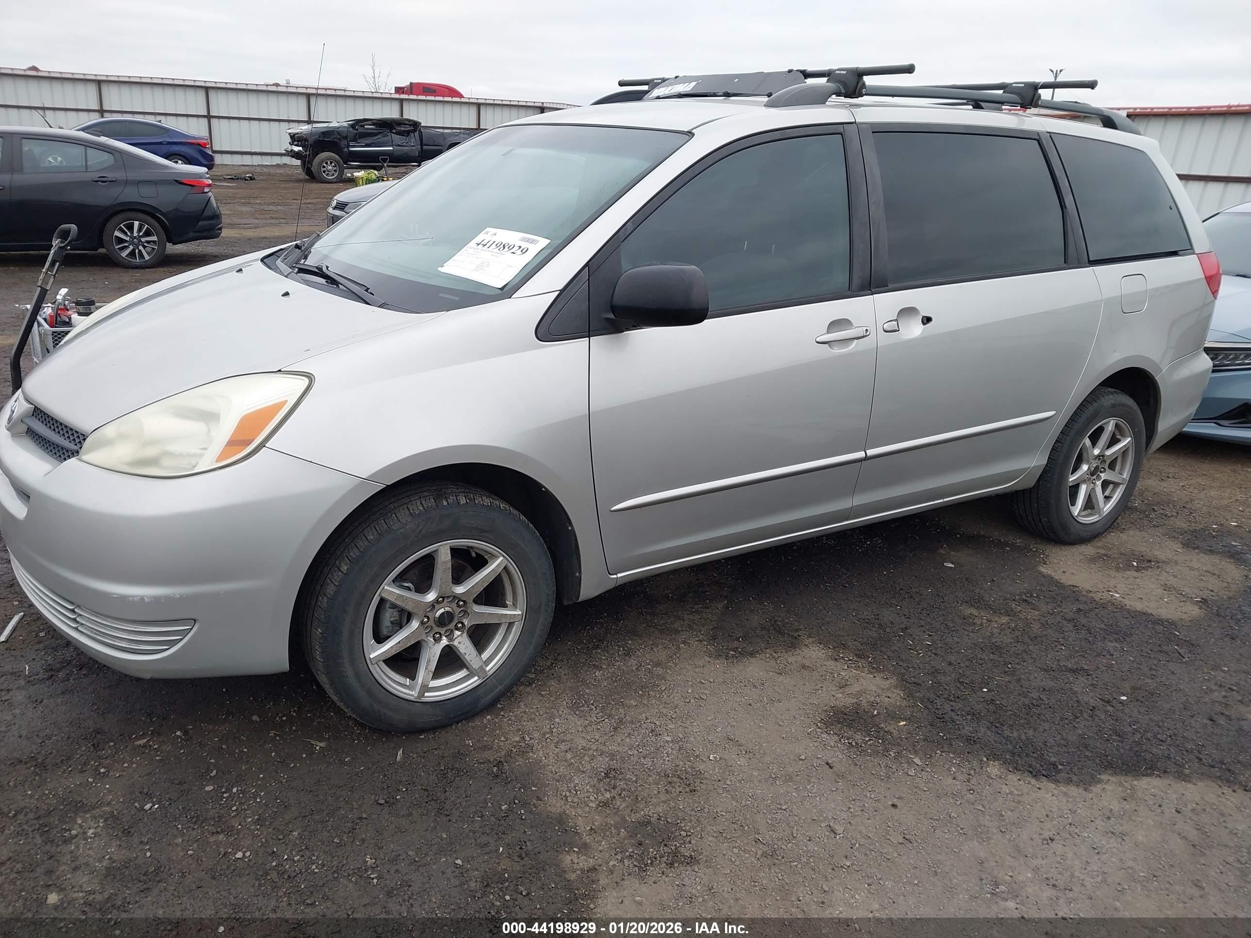 TOYOTA SIENNA image 2