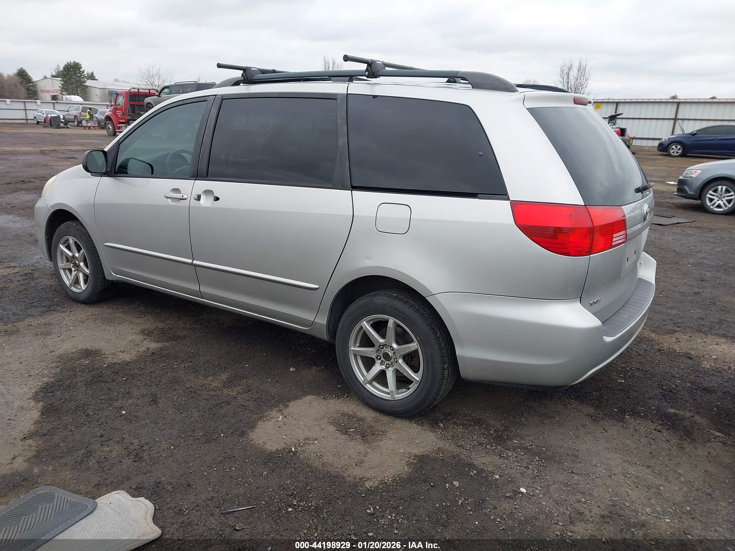 TOYOTA SIENNA image 3
