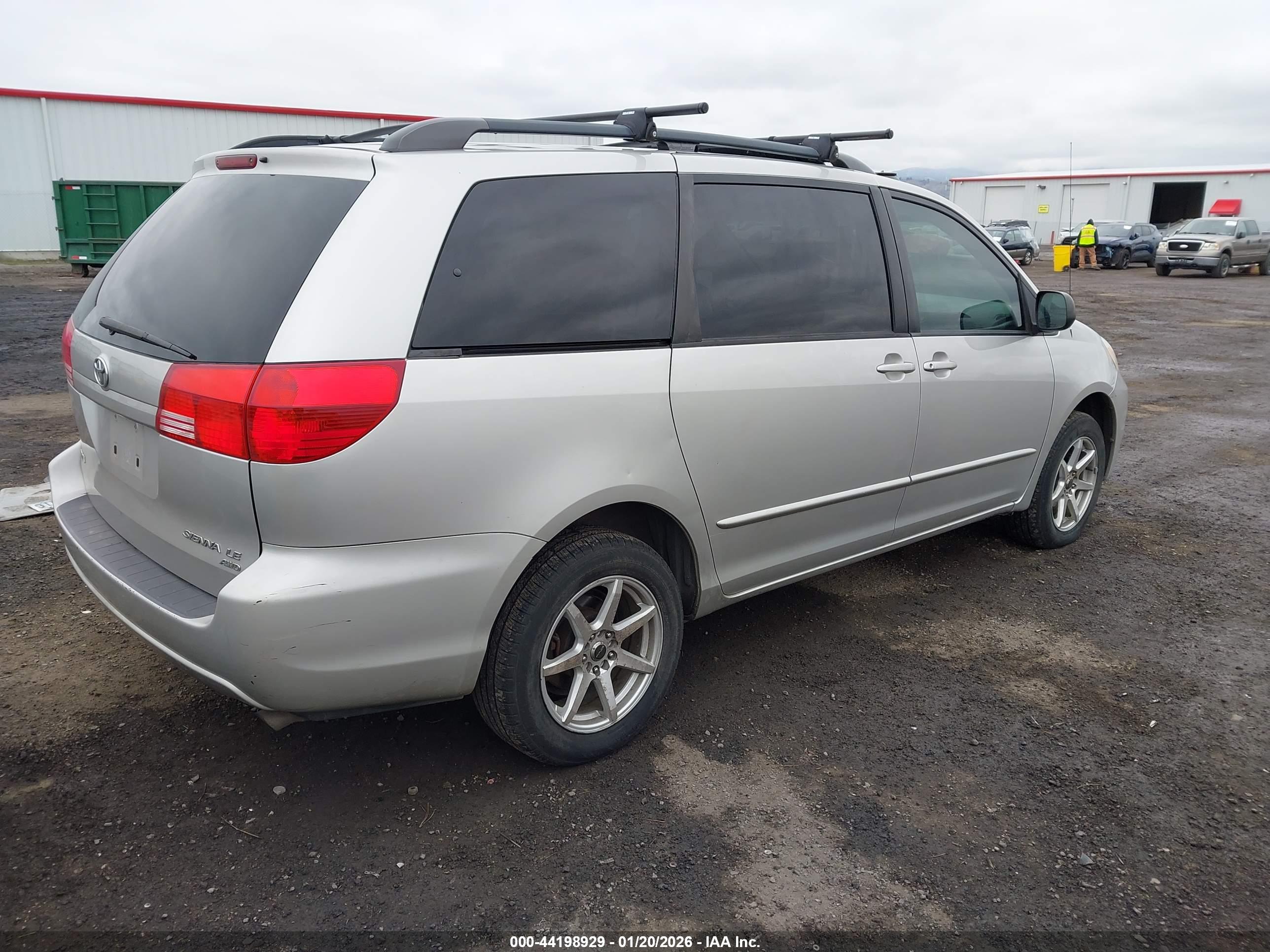 TOYOTA SIENNA image 4