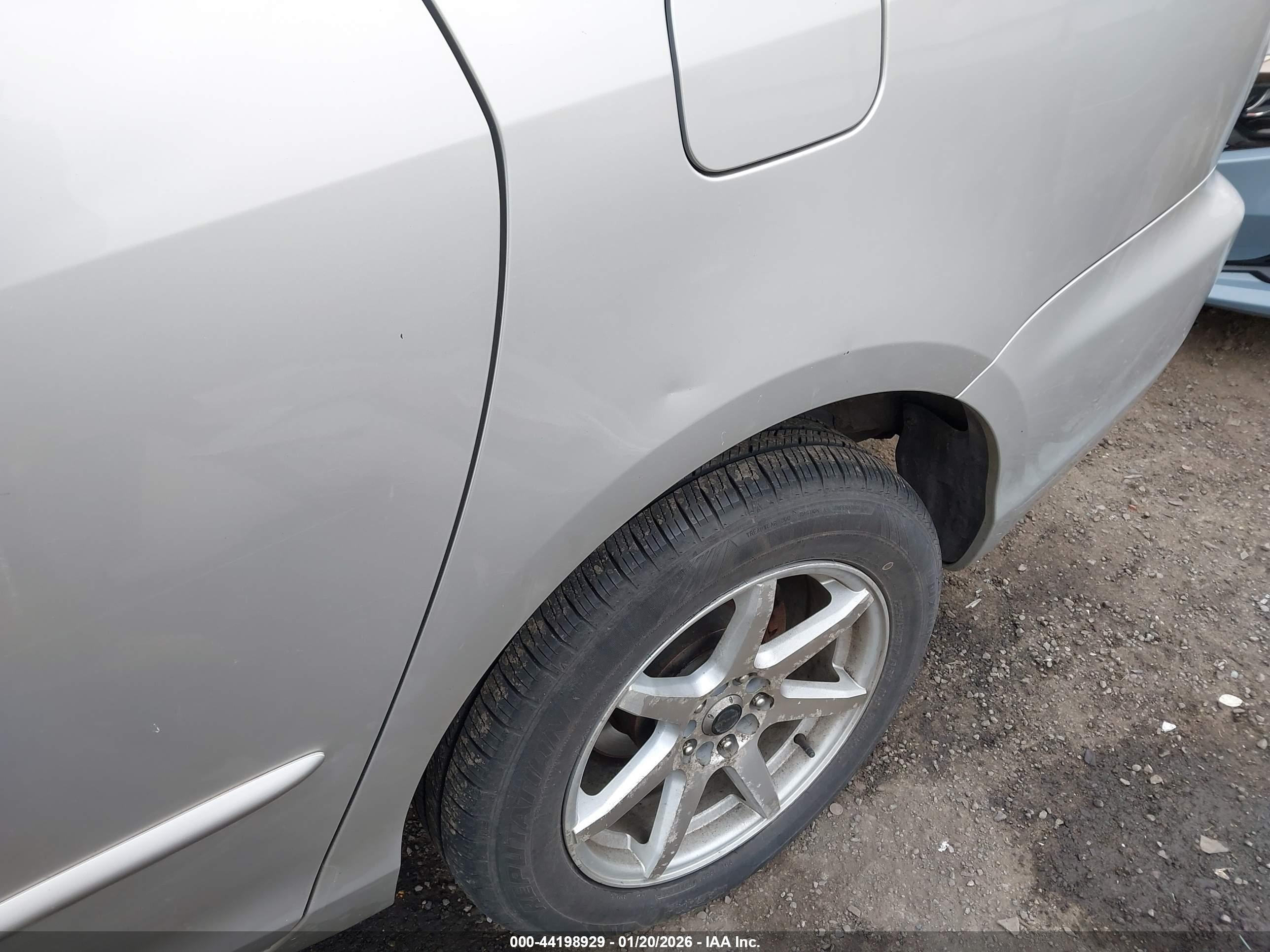 TOYOTA SIENNA image 6