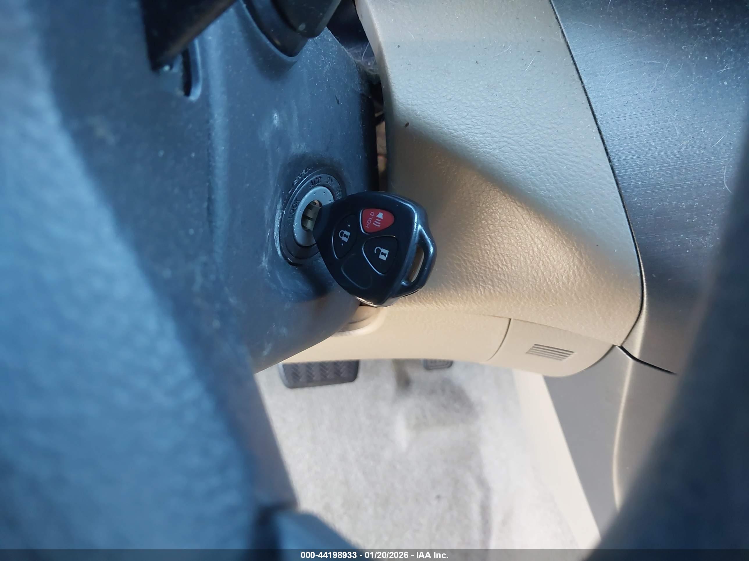 TOYOTA RAV4 image 11