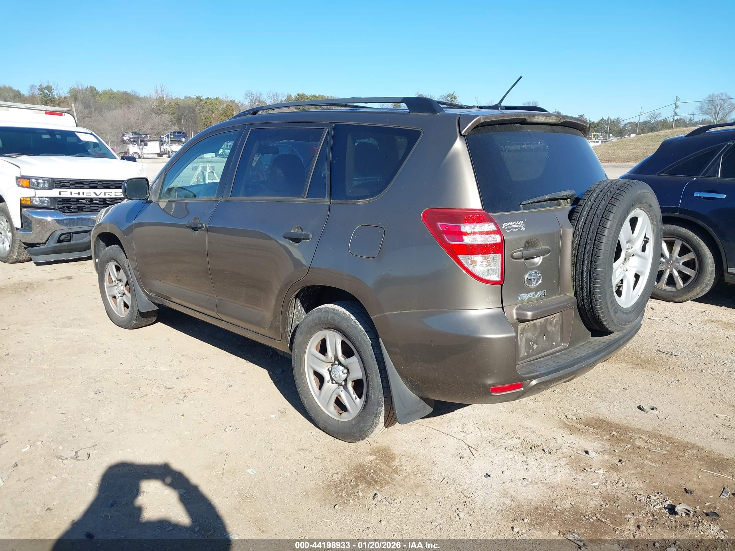 TOYOTA RAV4 image 3