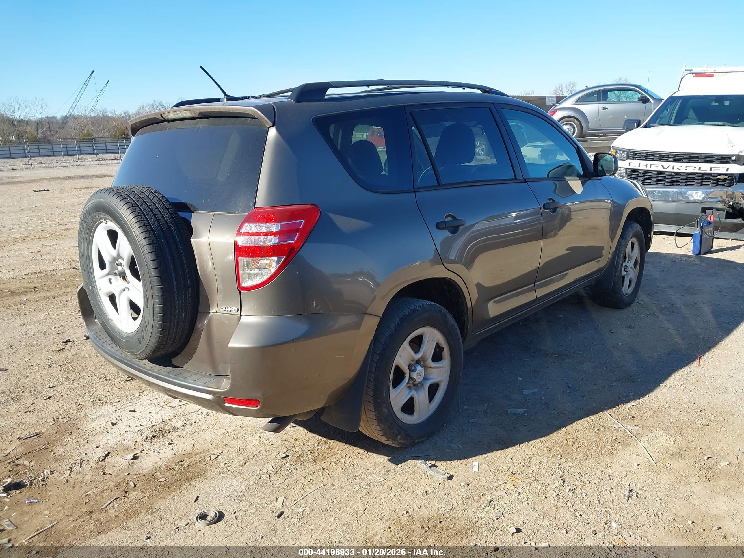 TOYOTA RAV4 image 4