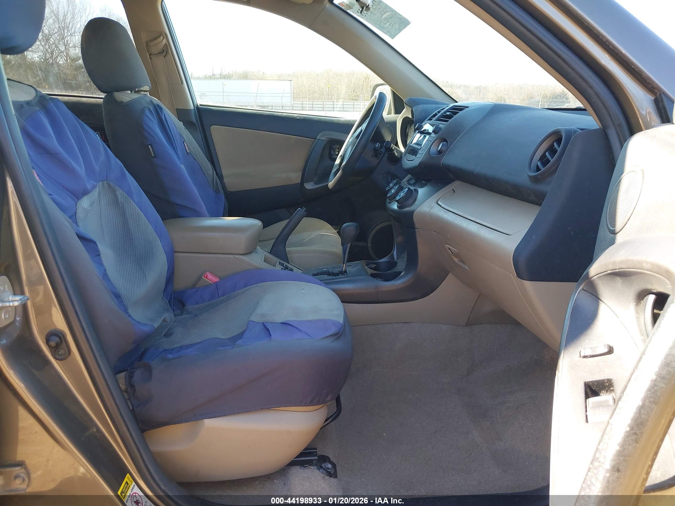TOYOTA RAV4 image 5