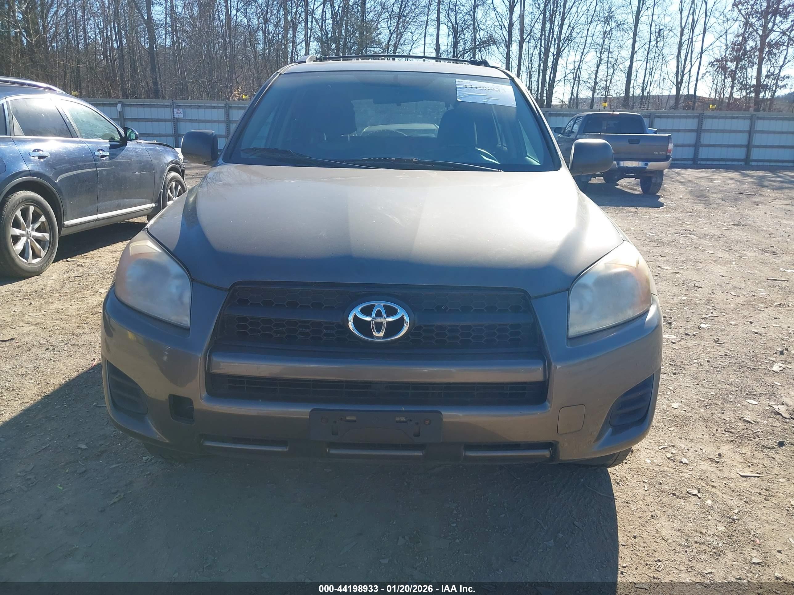 TOYOTA RAV4 image 6