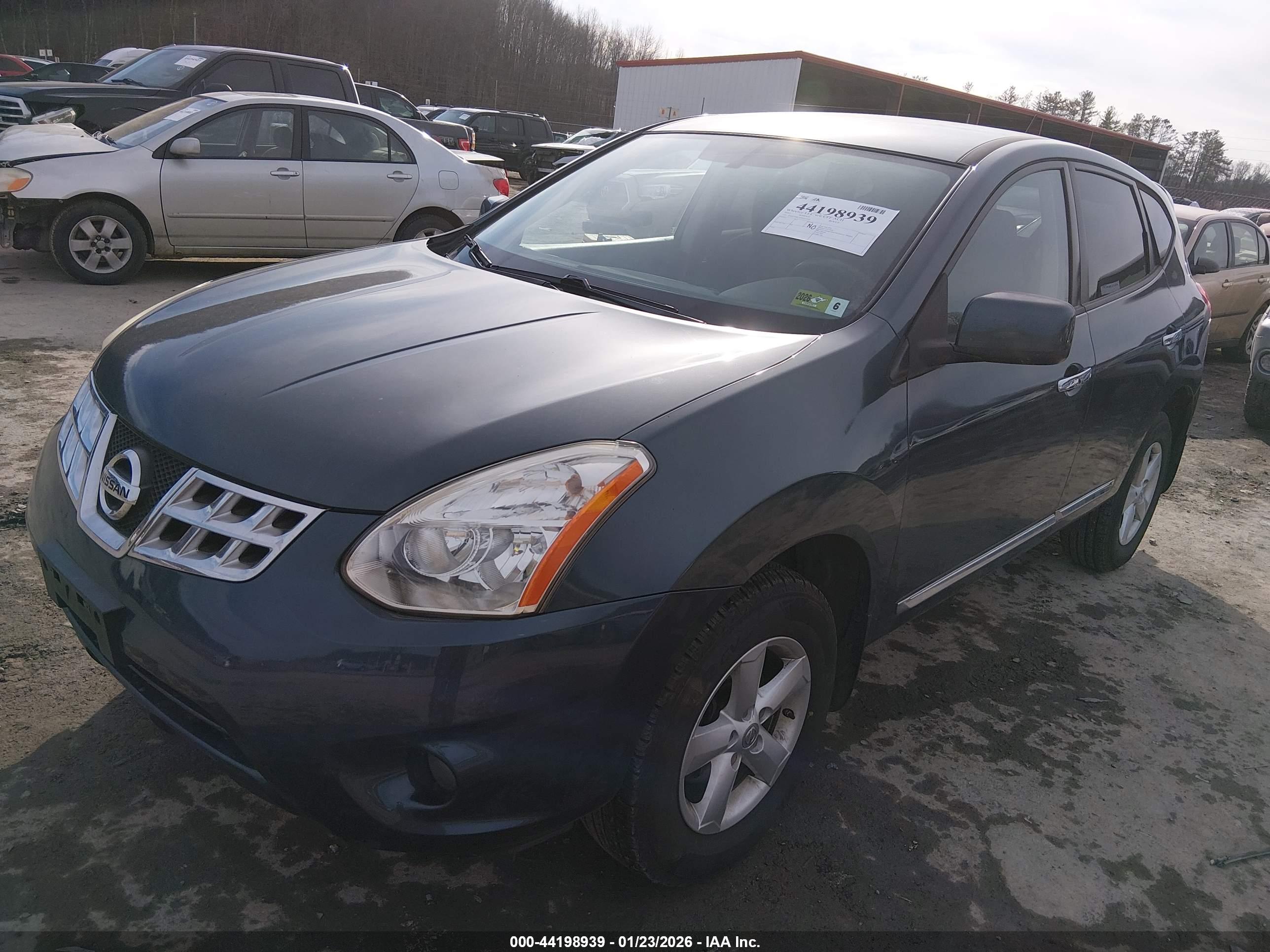 NISSAN ROGUE image 2