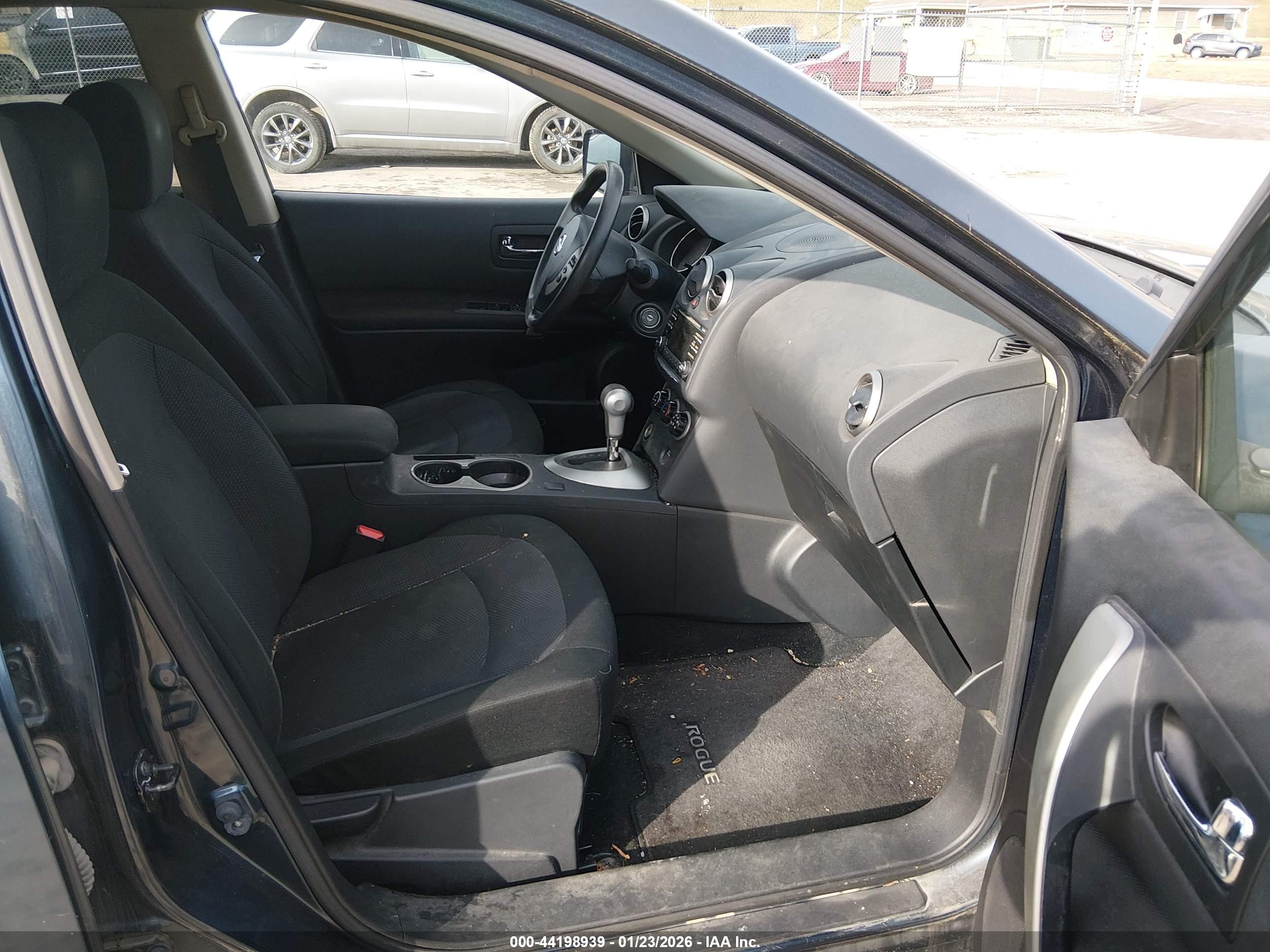 NISSAN ROGUE image 5