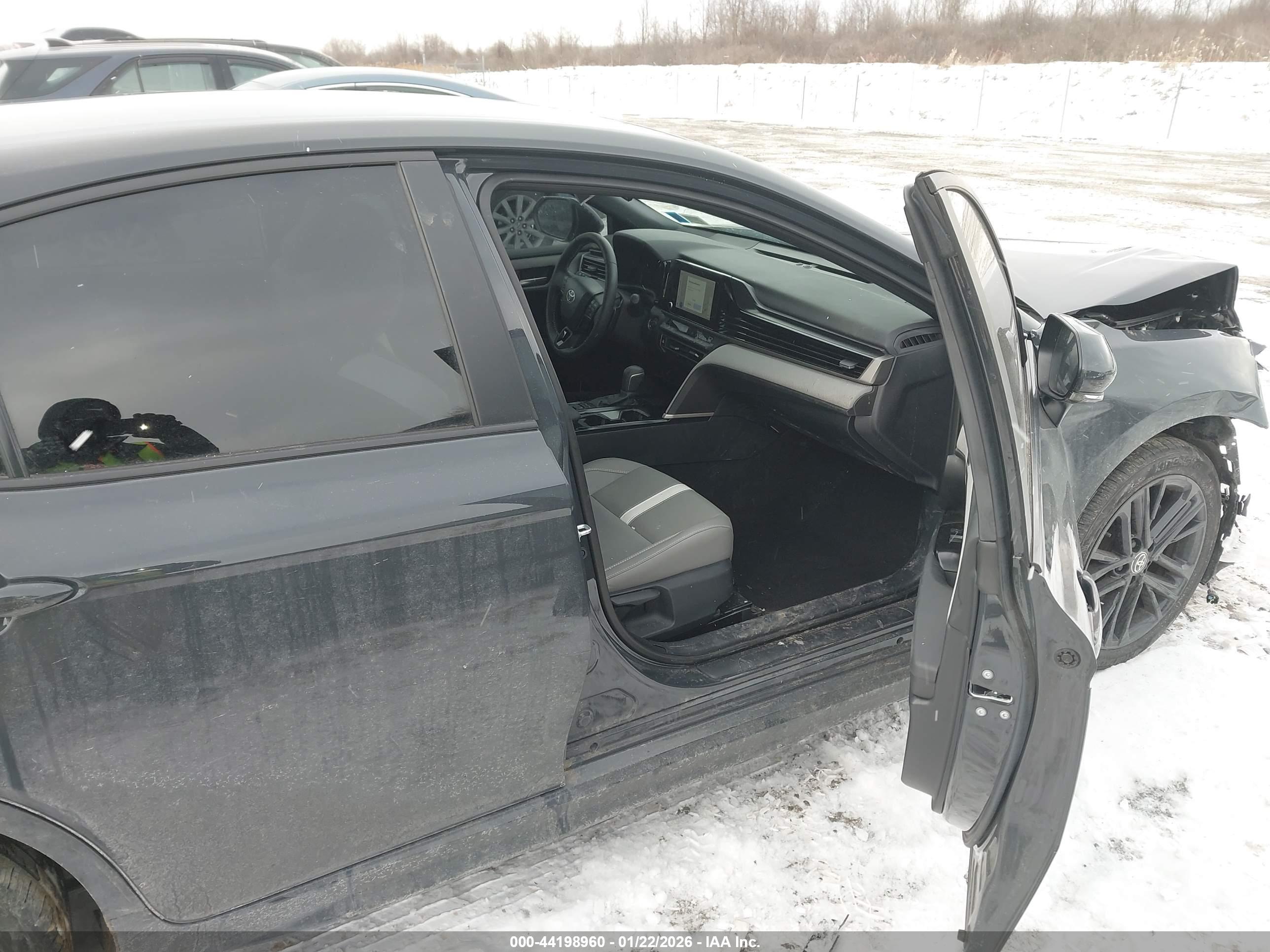 TOYOTA CAMRY image 5