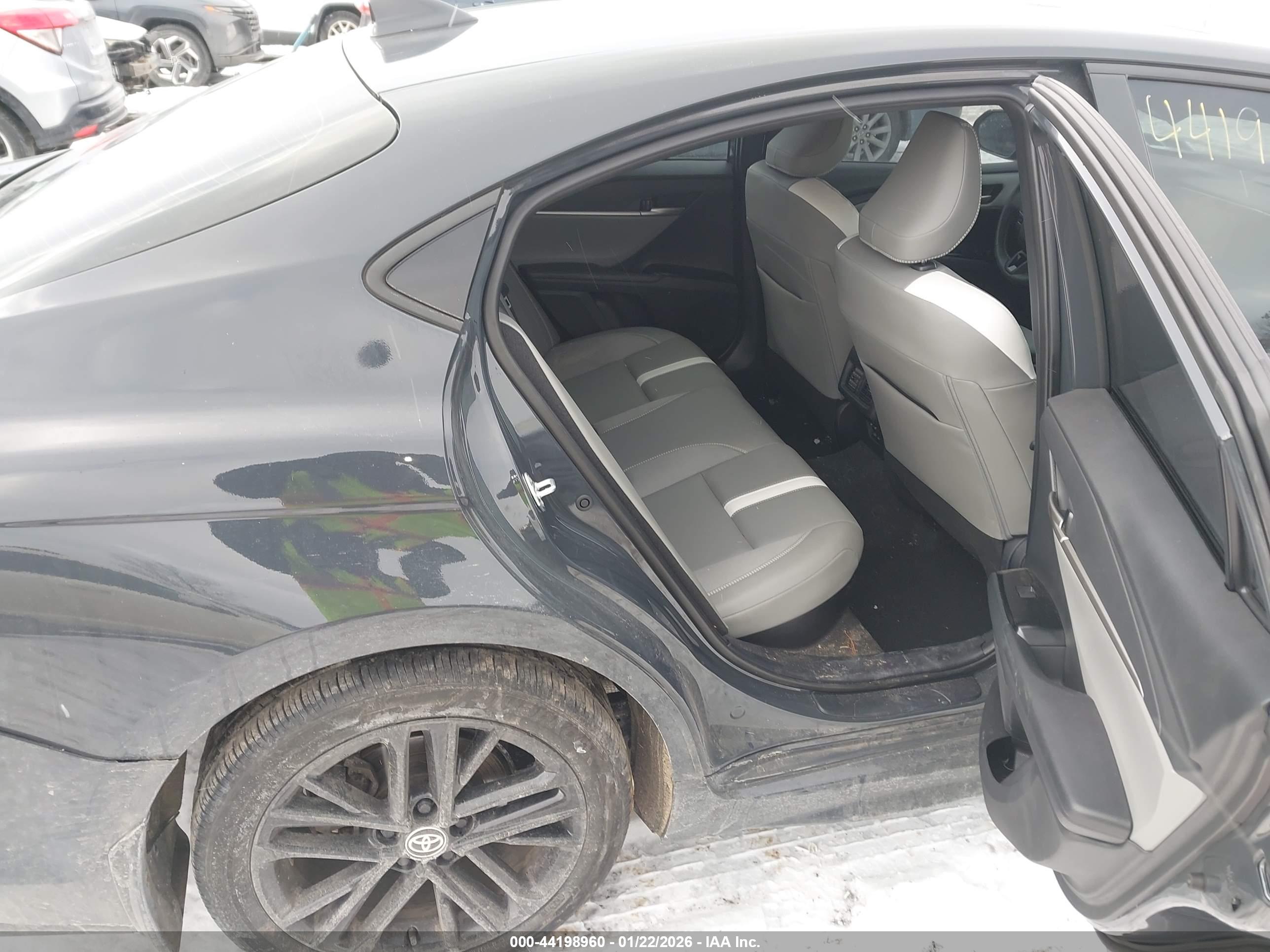 TOYOTA CAMRY image 8