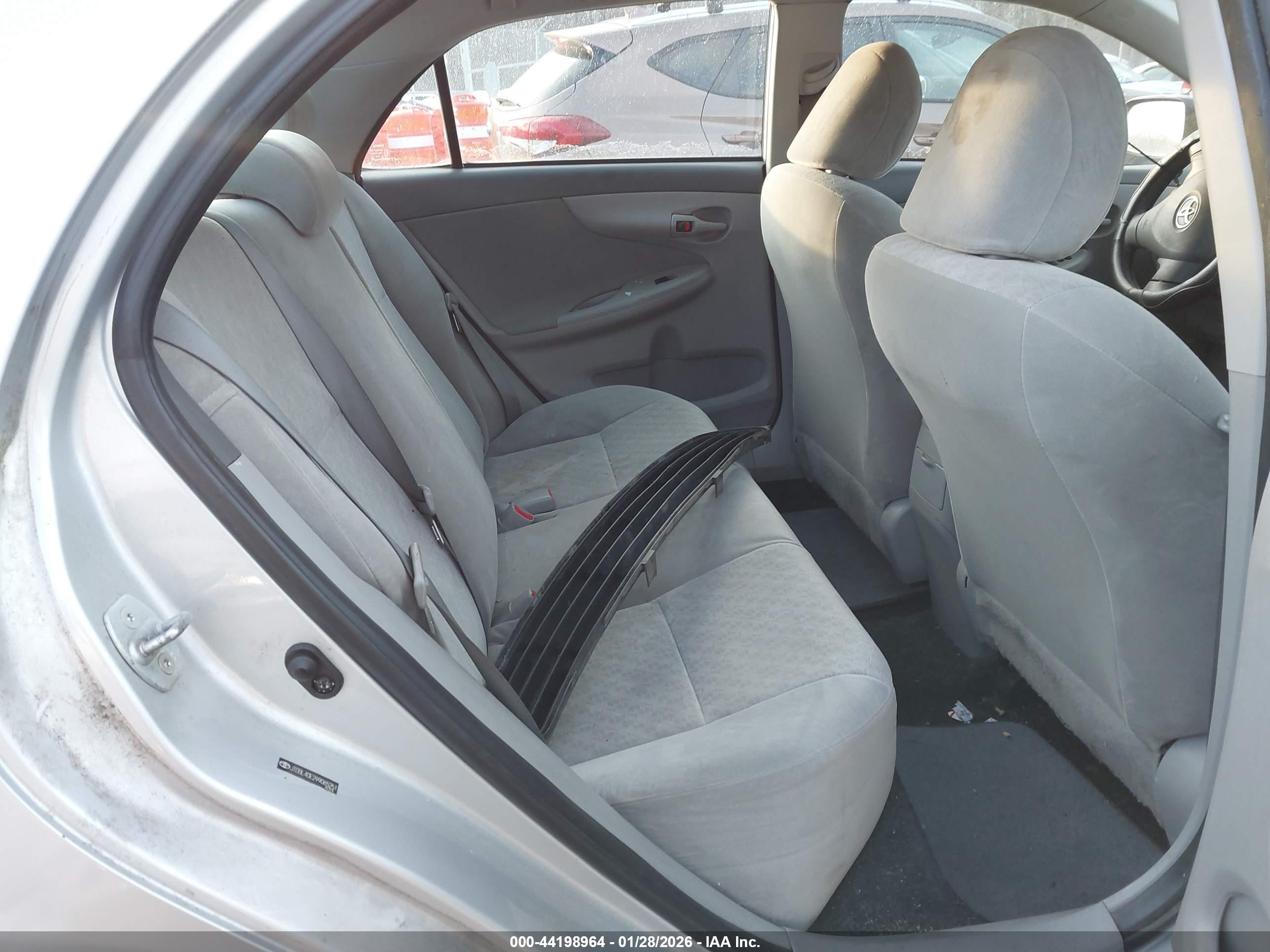 TOYOTA COROLLA image 8