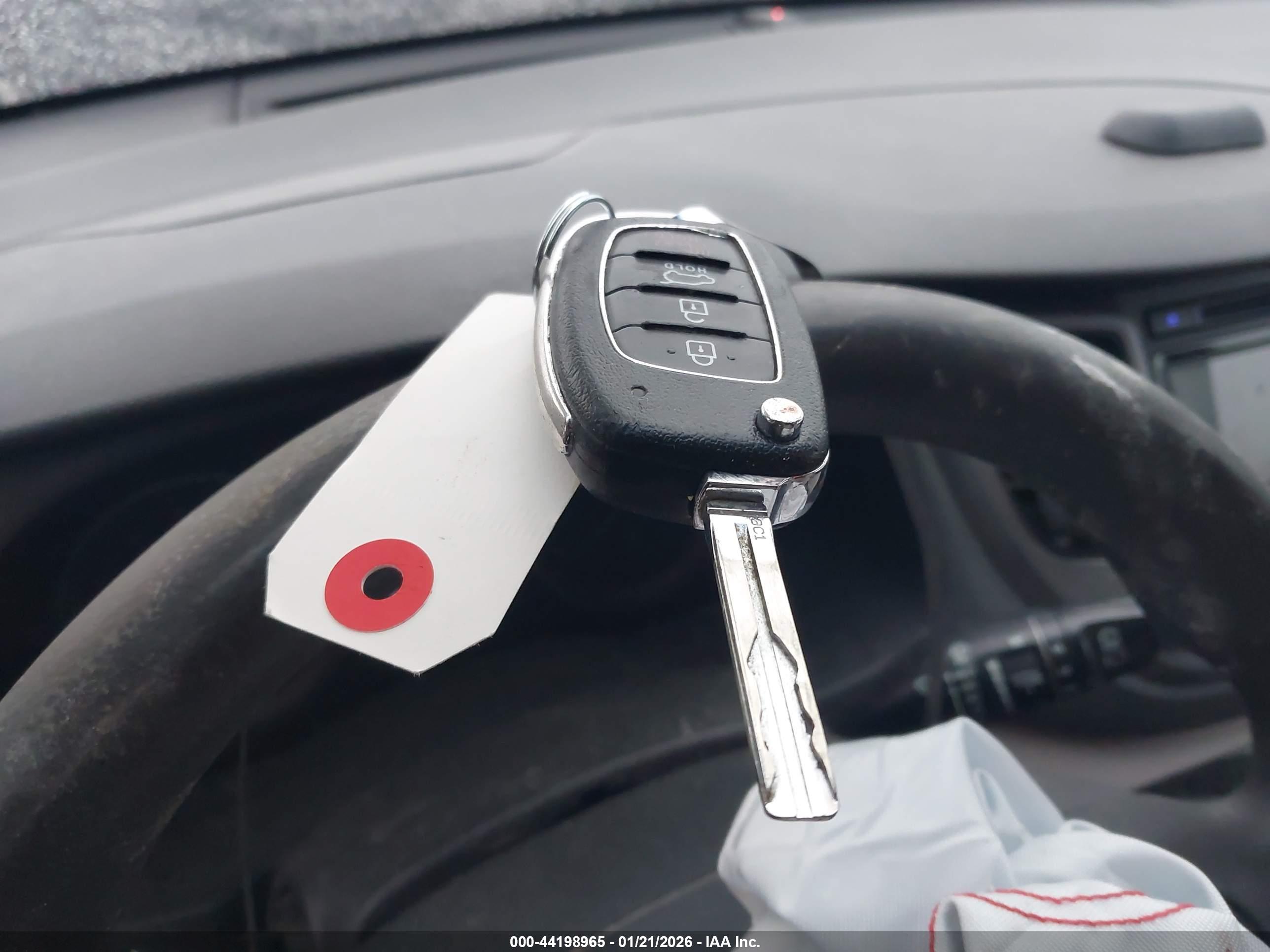 HYUNDAI TUCSON image 11