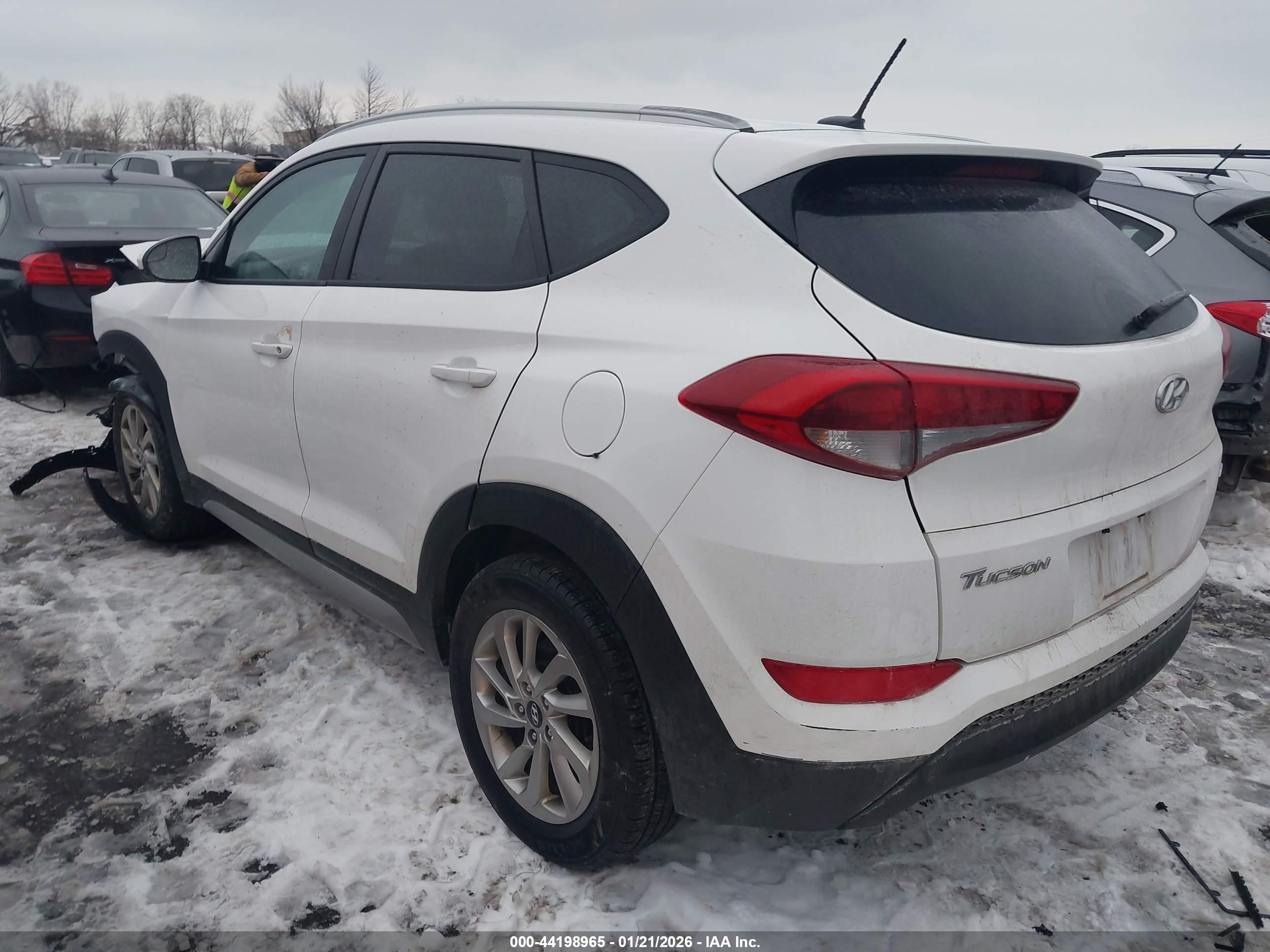 HYUNDAI TUCSON image 3