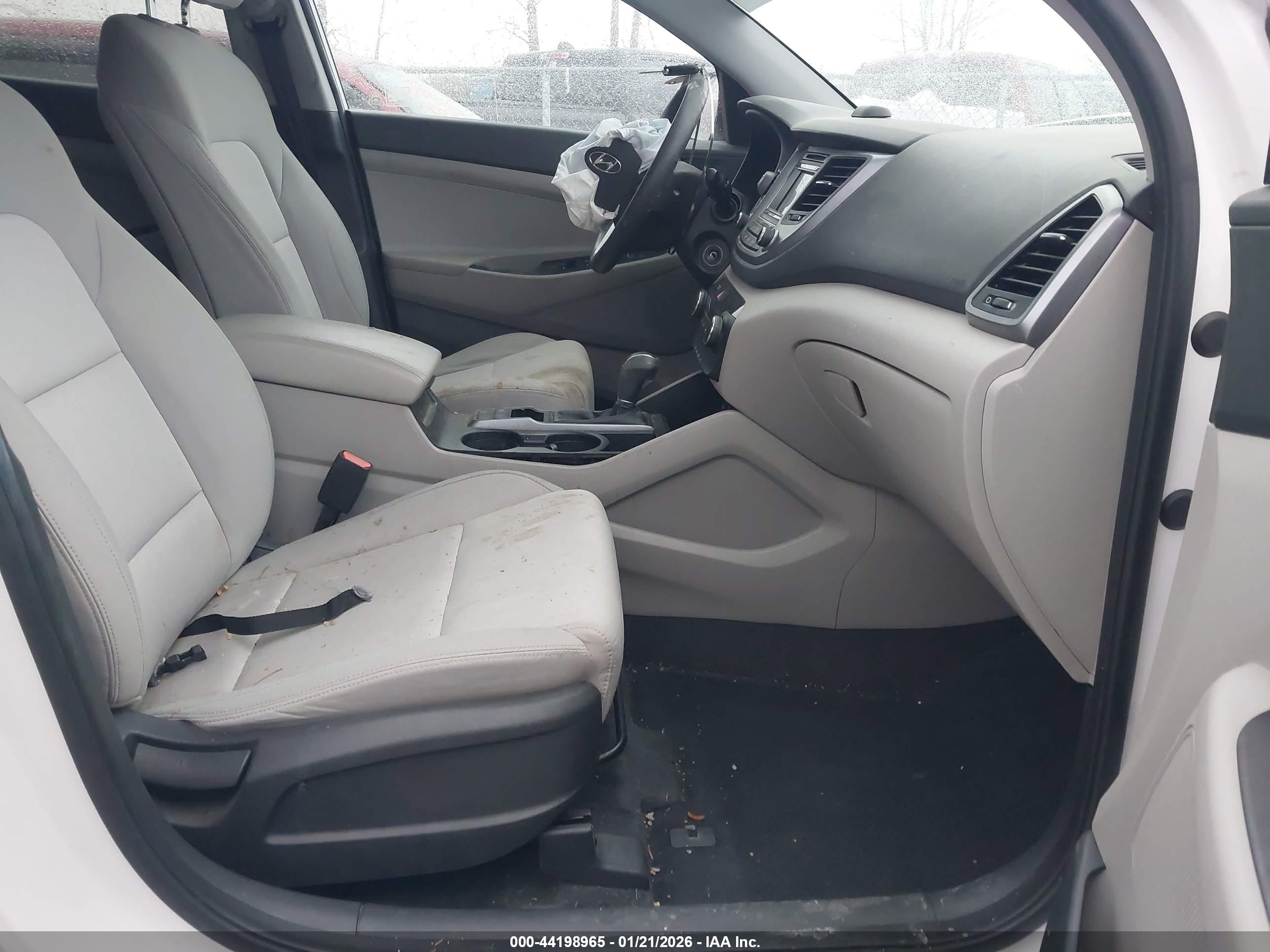 HYUNDAI TUCSON image 5