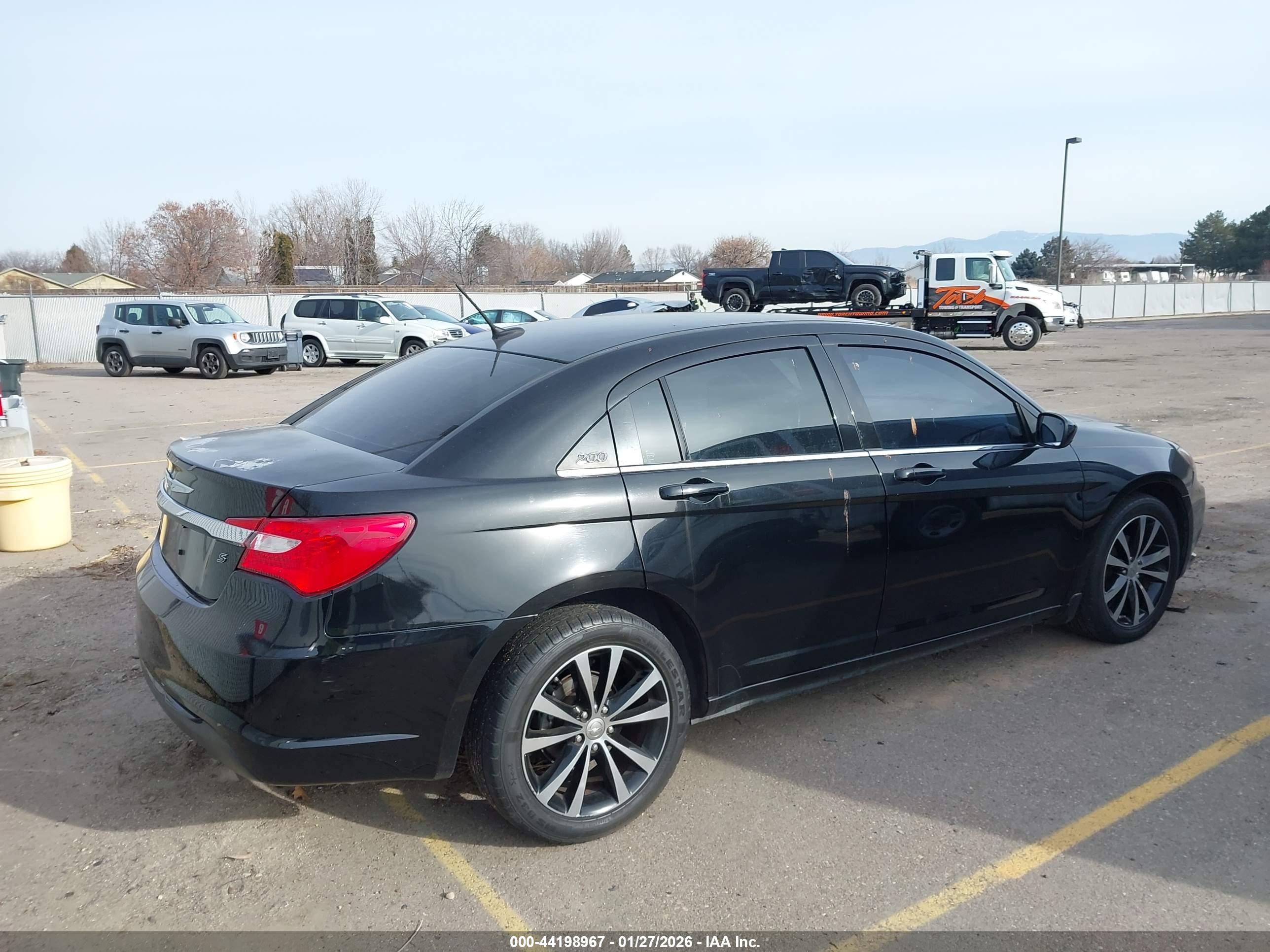 CHRYSLER 200 image 4