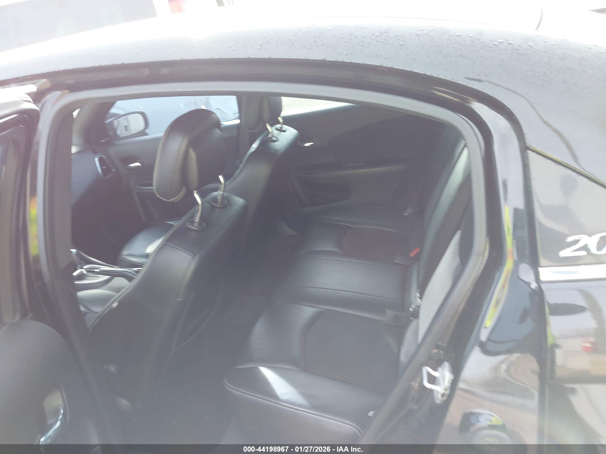 CHRYSLER 200 image 8