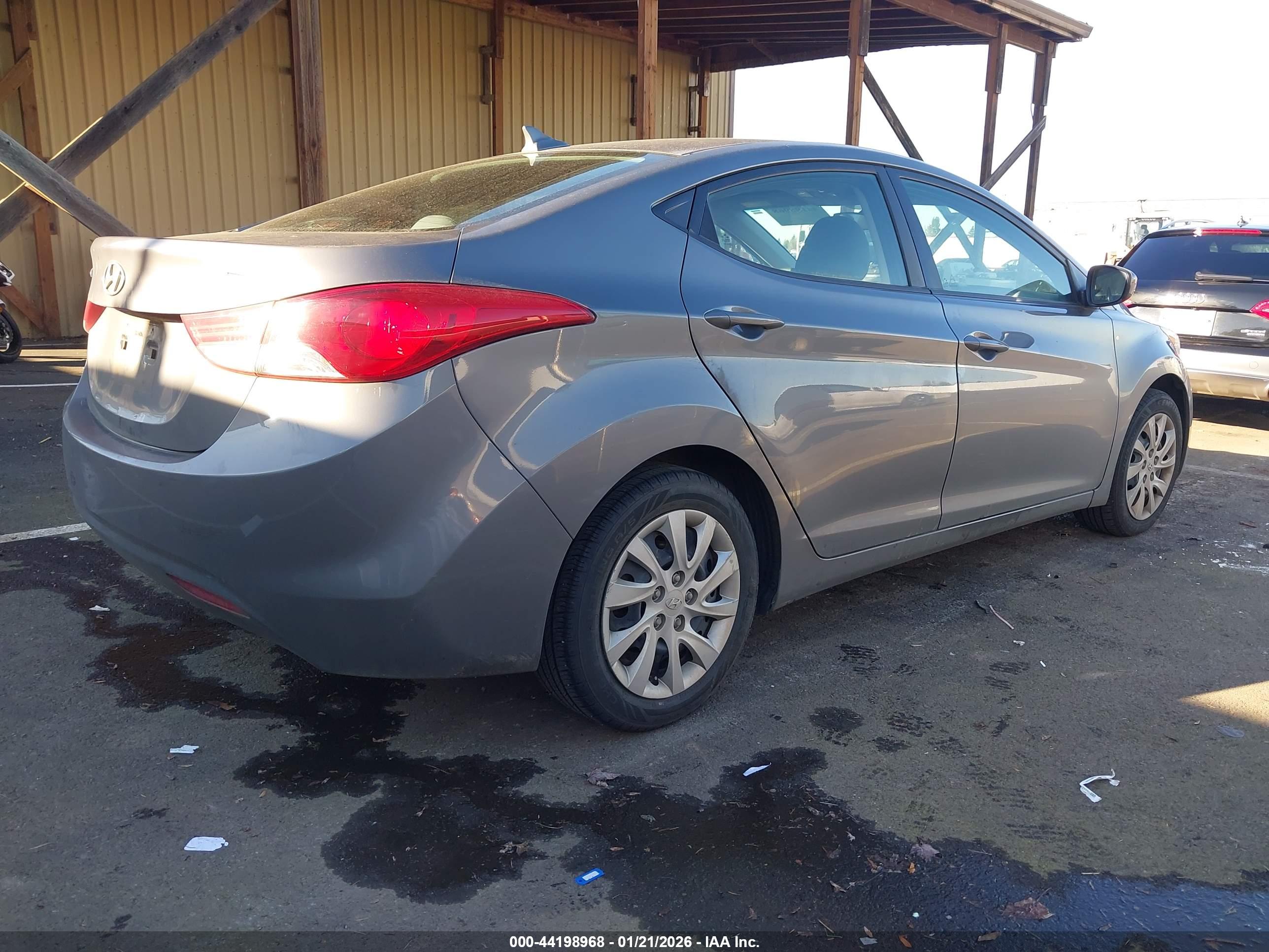 HYUNDAI ELANTRA image 4