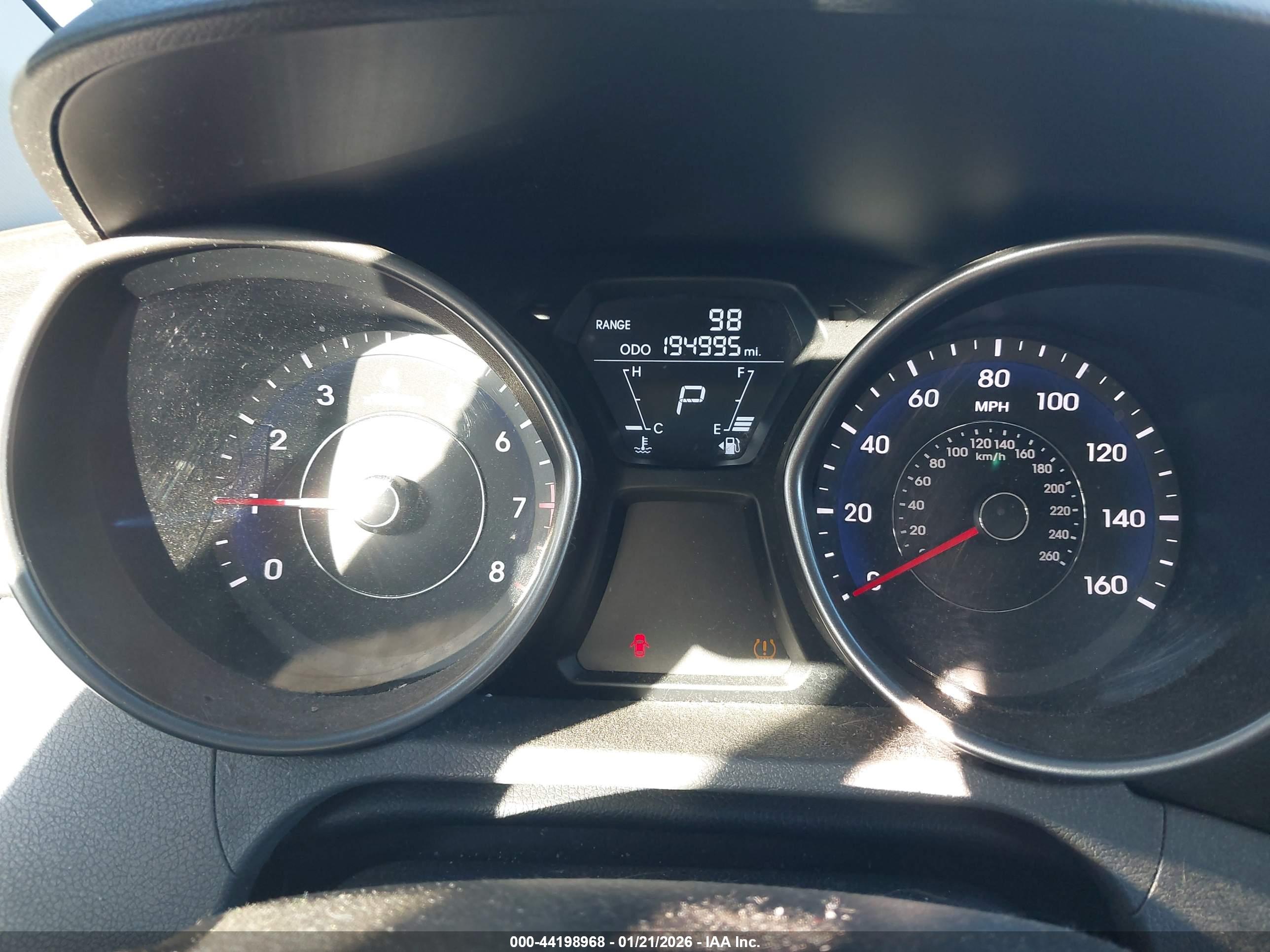 HYUNDAI ELANTRA image 7
