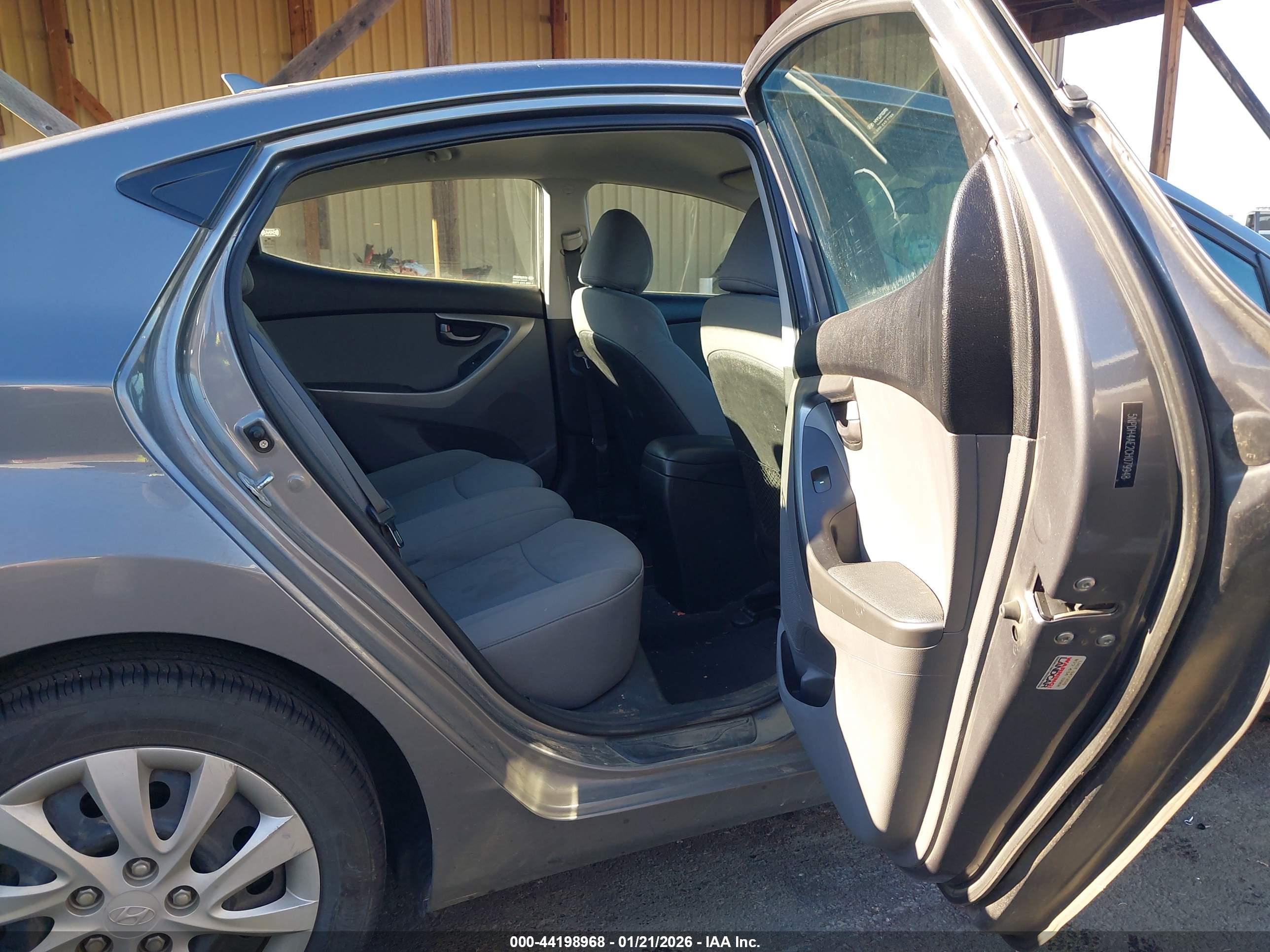 HYUNDAI ELANTRA image 8