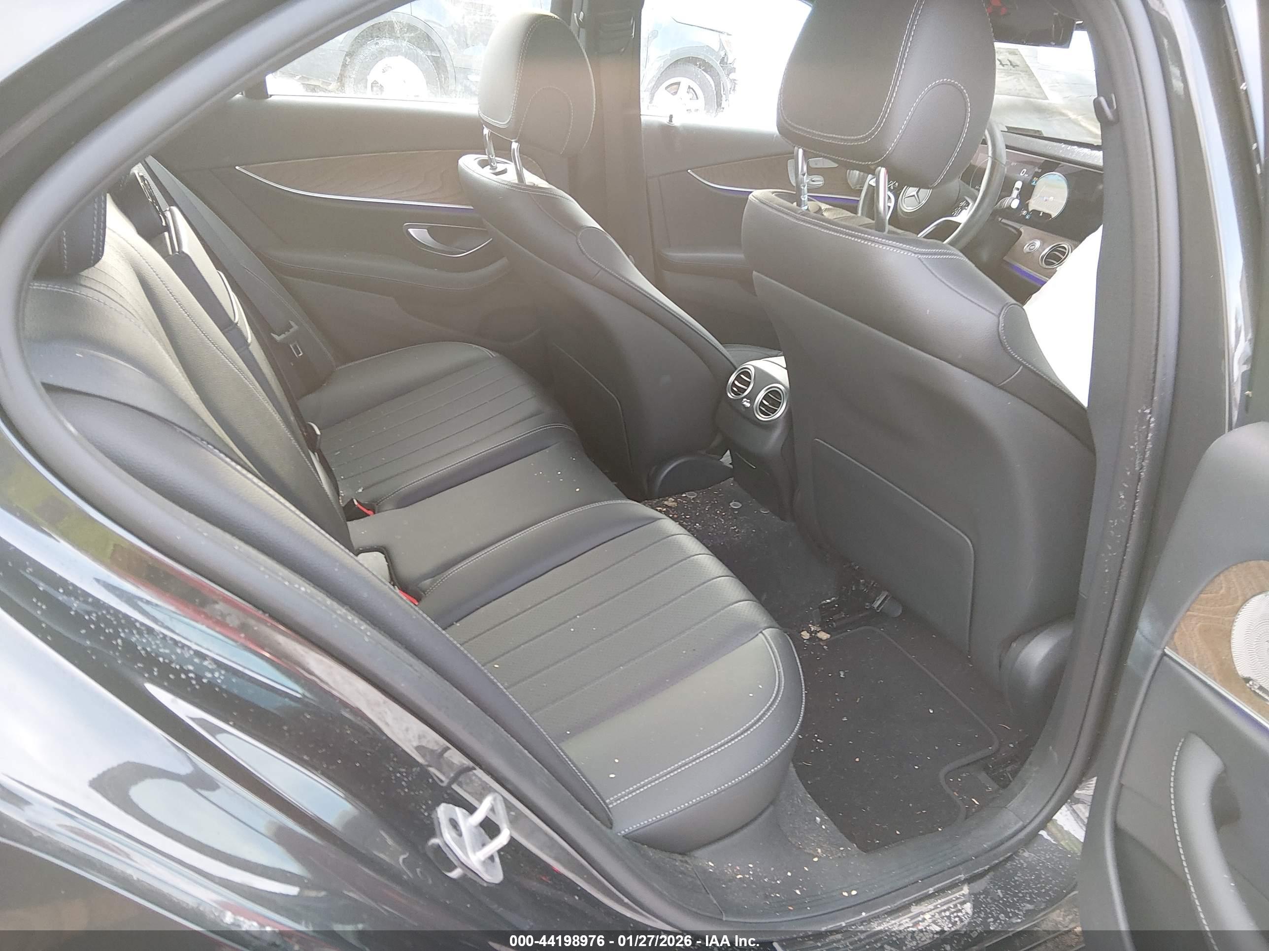 MERCEDES-BENZ E image 8