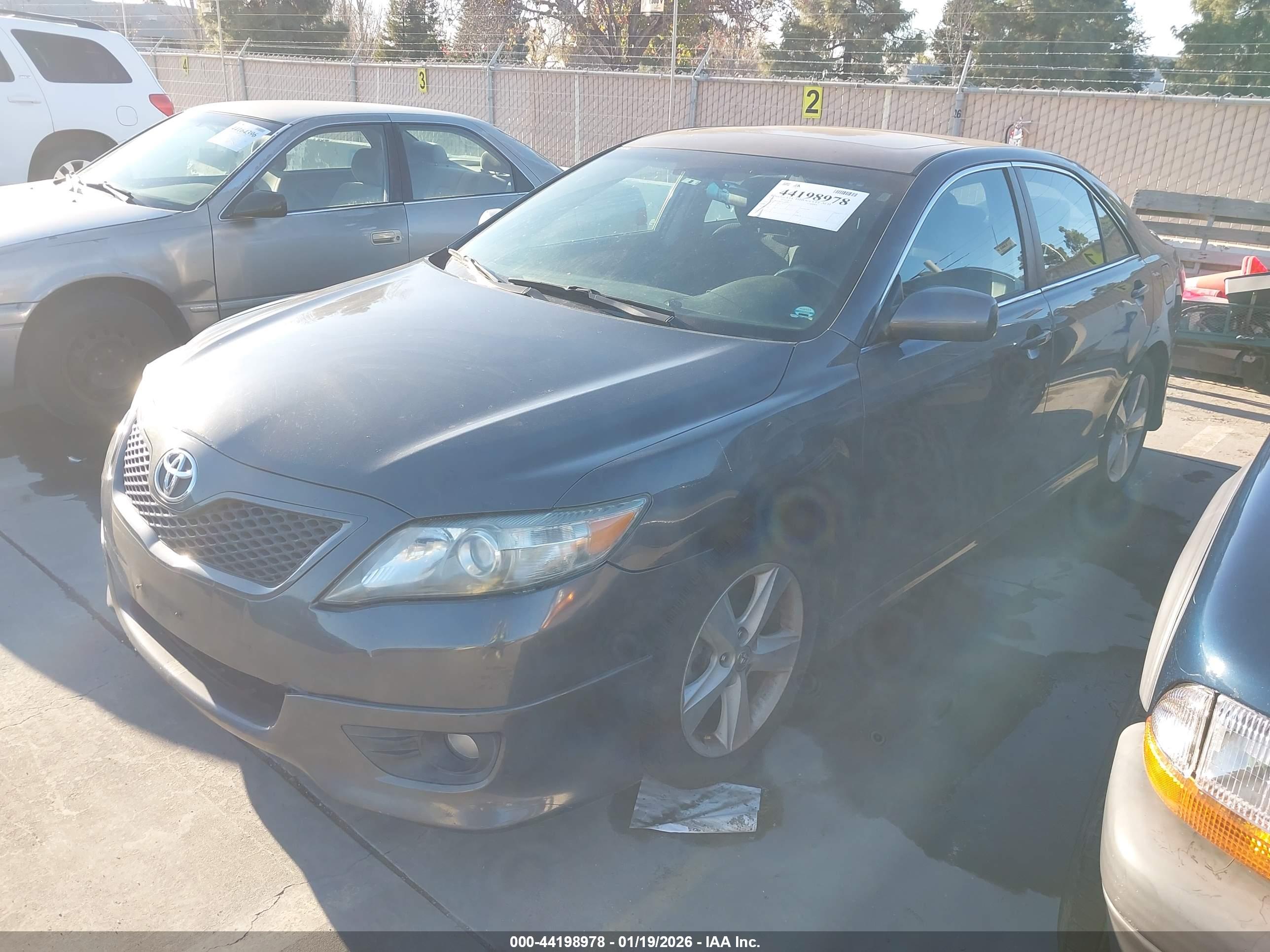 TOYOTA CAMRY image 2