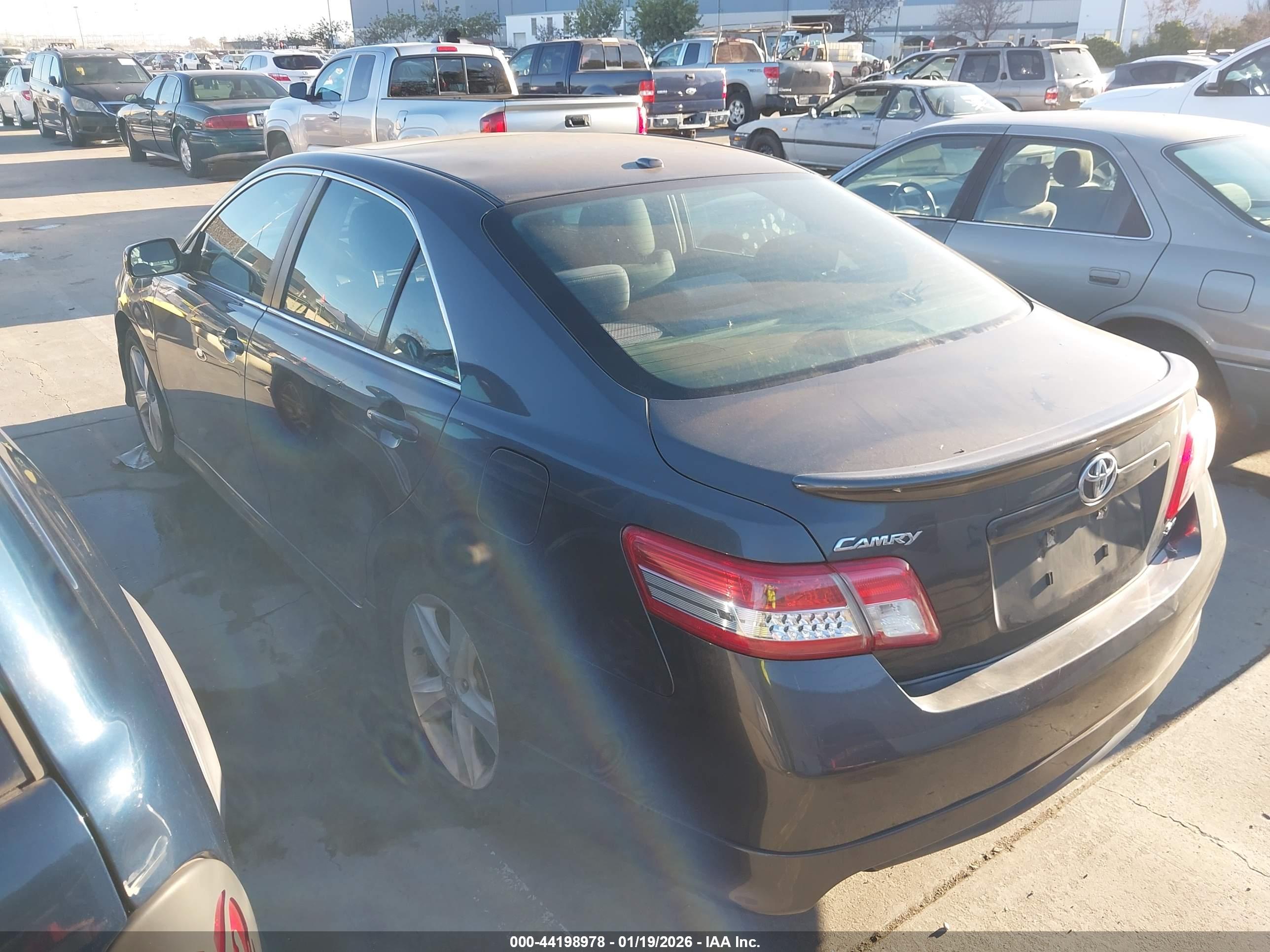 TOYOTA CAMRY image 3