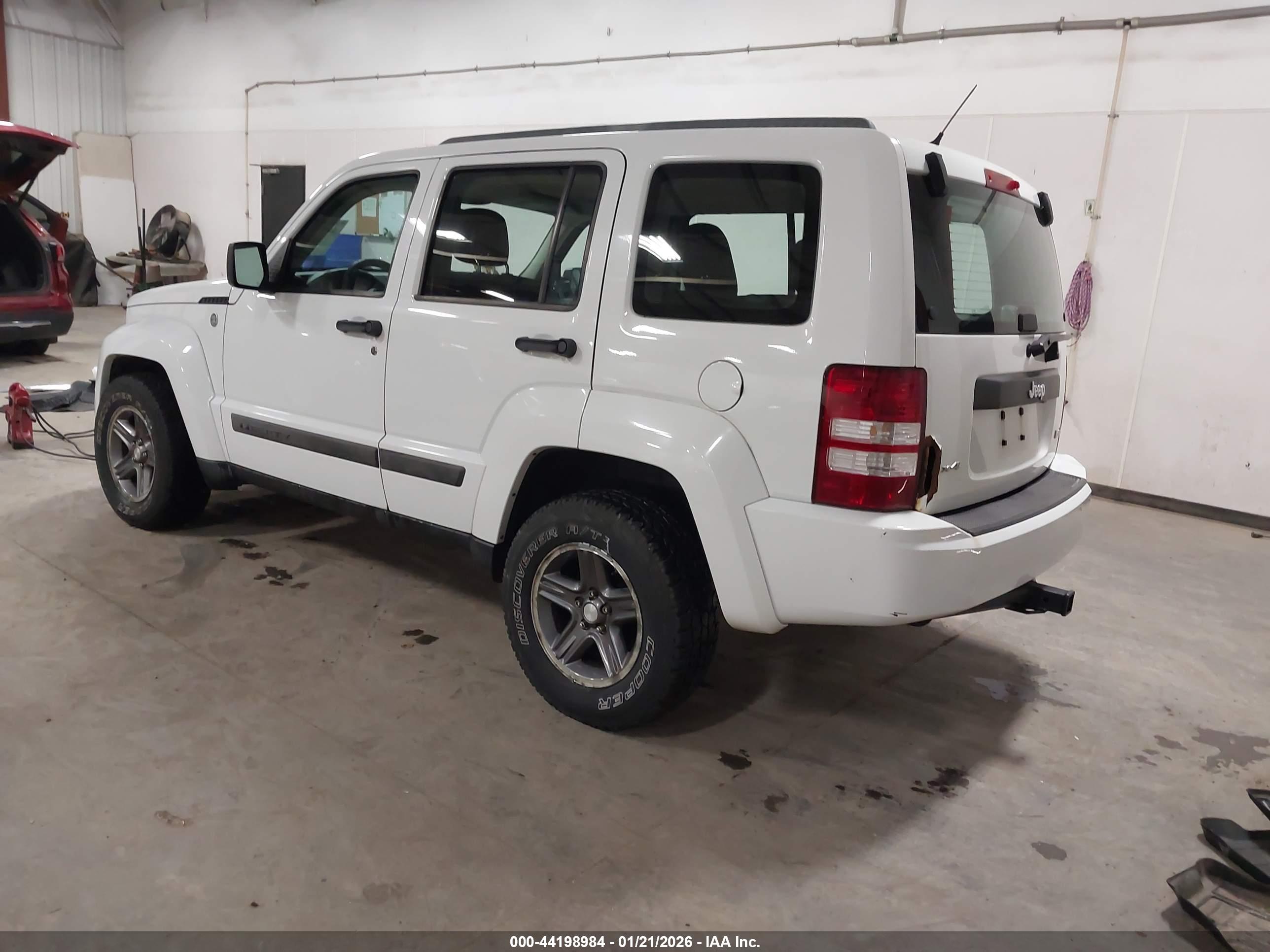 JEEP LIBERTY image 3