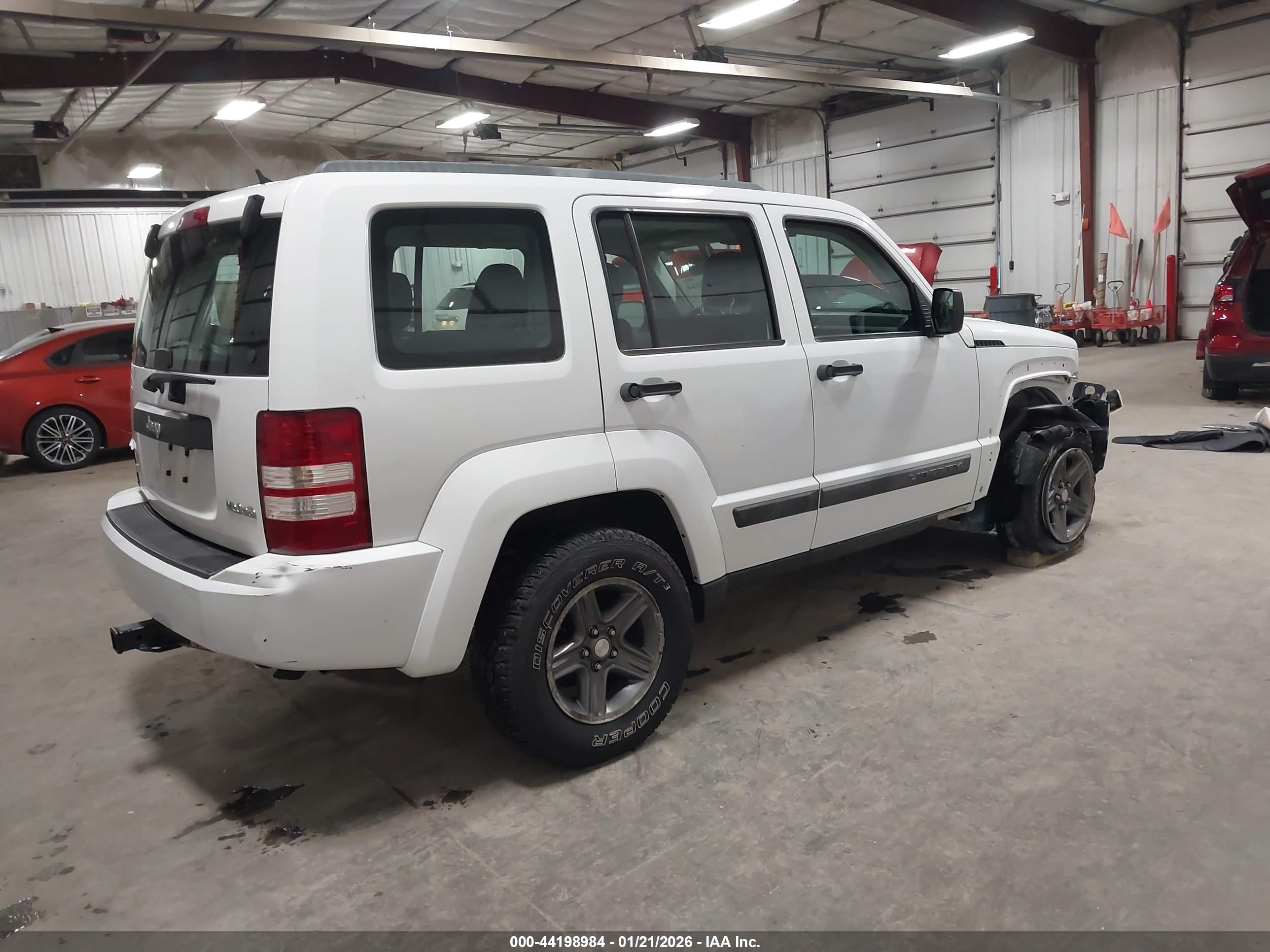 JEEP LIBERTY image 4