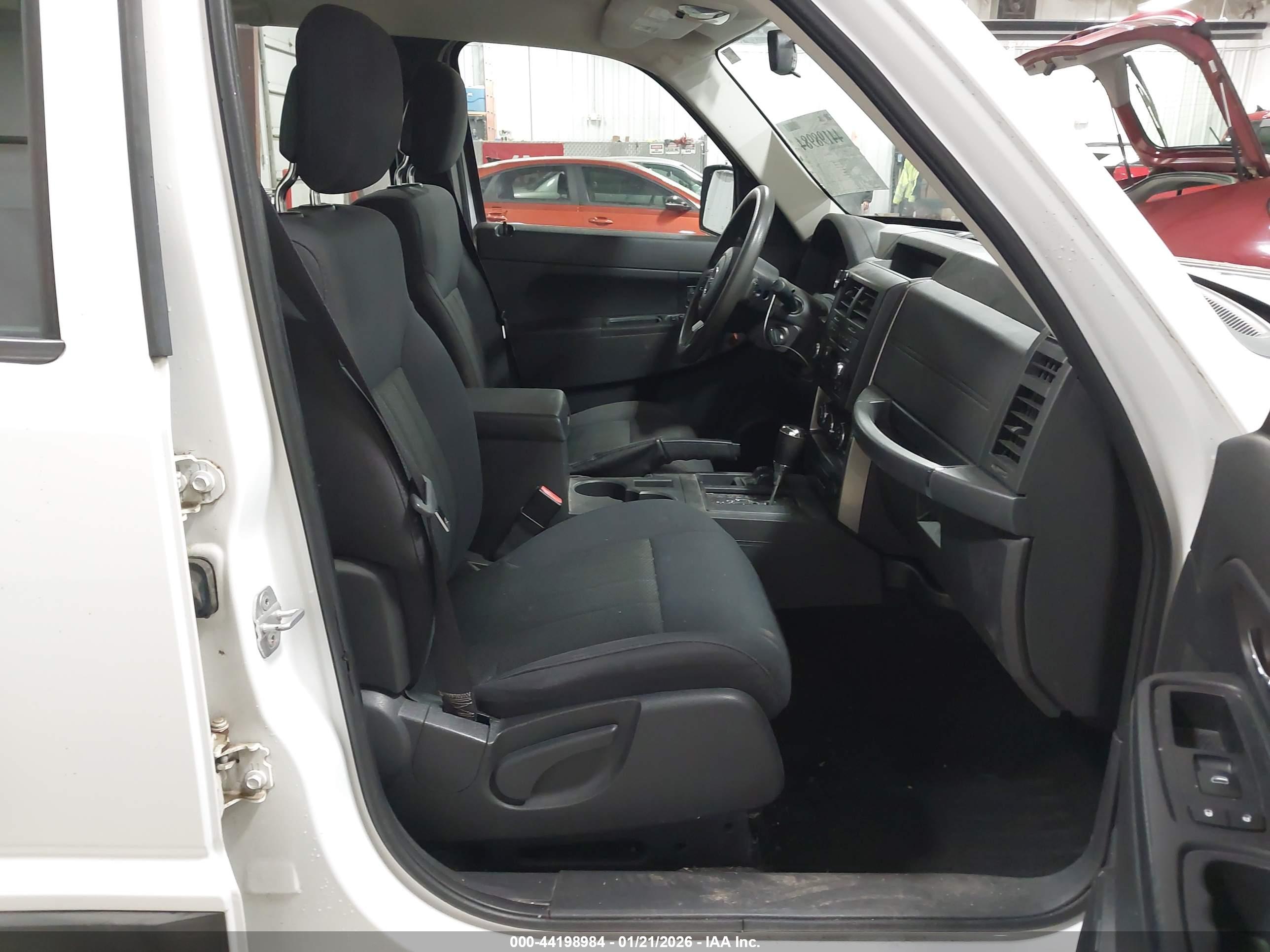 JEEP LIBERTY image 5