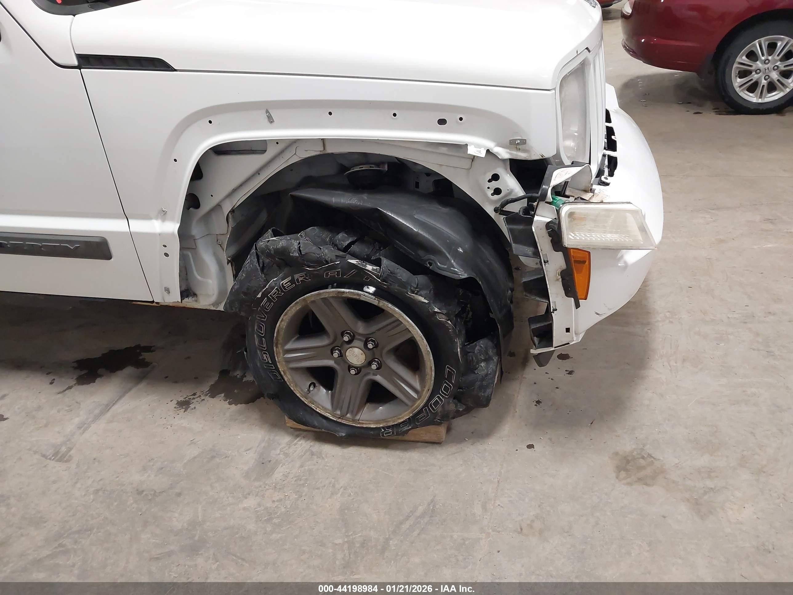 JEEP LIBERTY image 6